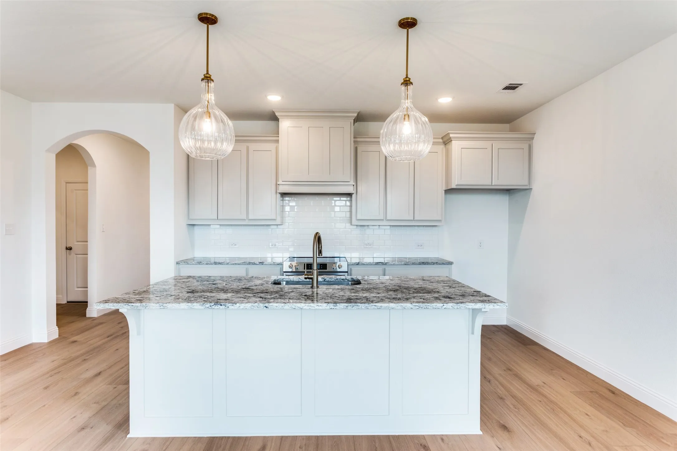 Single Family Residence For Sale in Denton County , 533 Hillcrest Circle, Justin, Texas 76247, 3 Bedroom, 2 Bathroom, 2 Garage spaces, 1,800 Sqft, built in 2025, mls#21328060, Real Estate Agent in Justin, Homes For Sale in Denton county, Homes For Sale in Justin, Realtor in Justin Texas, Real Estate Brokerage Independent Realty Texas, Luminita Cordes Realtor