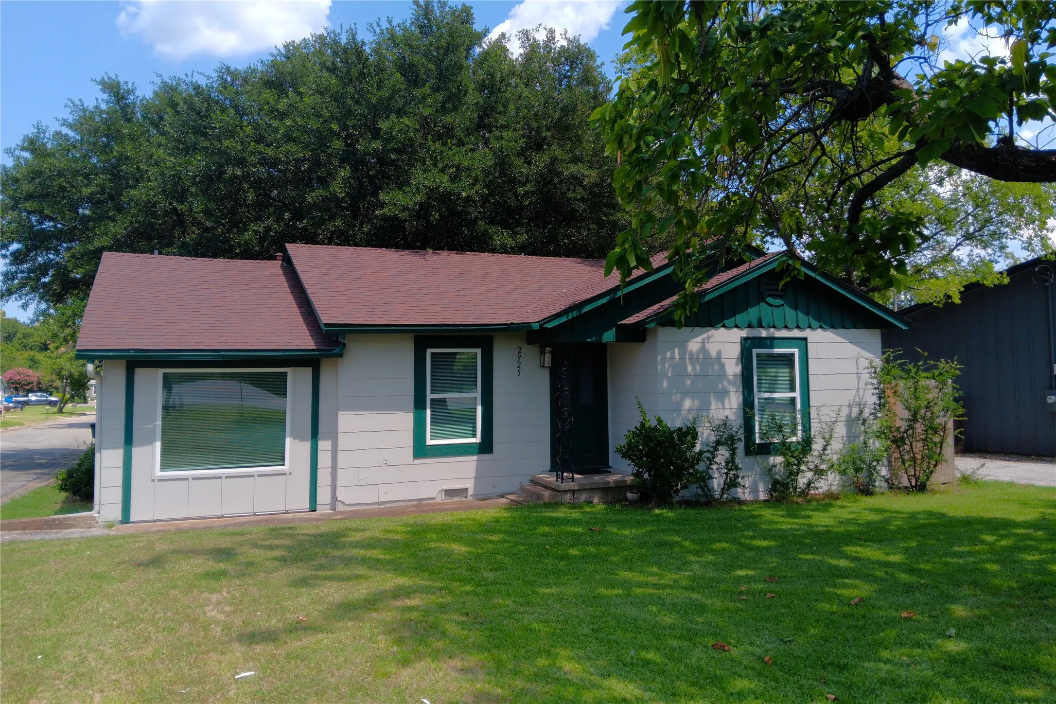 Office For Rent in Grayson County , 2925 N Travis, Sherman, Texas 75092, 0, 0, Garage spaces, 0 Sqft, built in 1950, Price $15, mls#21328185, Real Estate Agent in Sherman, Homes For Rent in Grayson county, Homes For Rent in Sherman, Realtor in Sherman Texas, Real Estate Brokerage Independent Realty Texas, Luminita Cordes Realtor