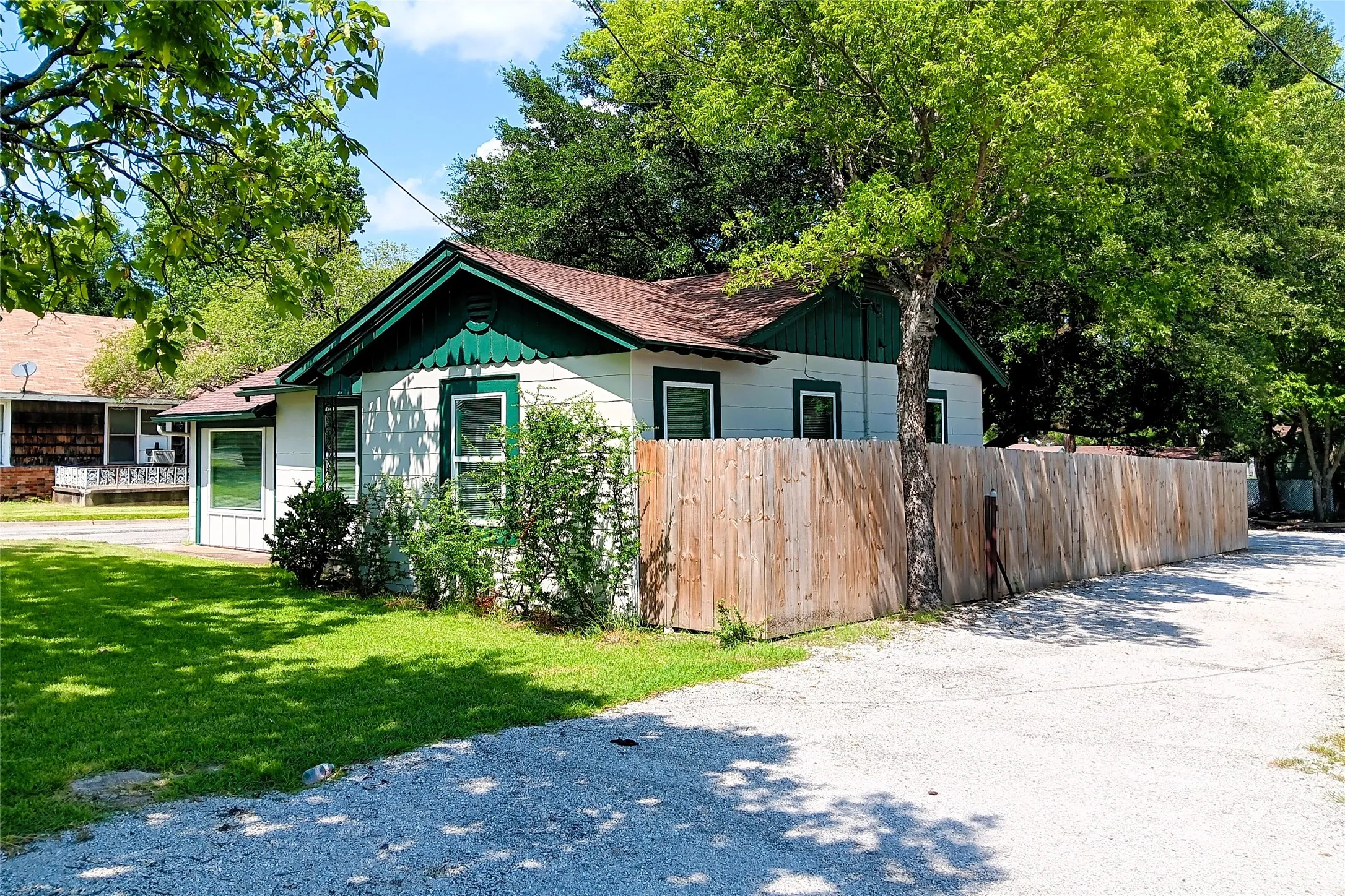 Office For Rent in Grayson County , 2925 N Travis, Sherman, Texas 75092, 0, 0, Garage spaces, 0 Sqft, built in 1950, Price $15, mls#21328185, Real Estate Agent in Sherman, Homes For Rent in Grayson county, Homes For Rent in Sherman, Realtor in Sherman Texas, Real Estate Brokerage Independent Realty Texas, Luminita Cordes Realtor