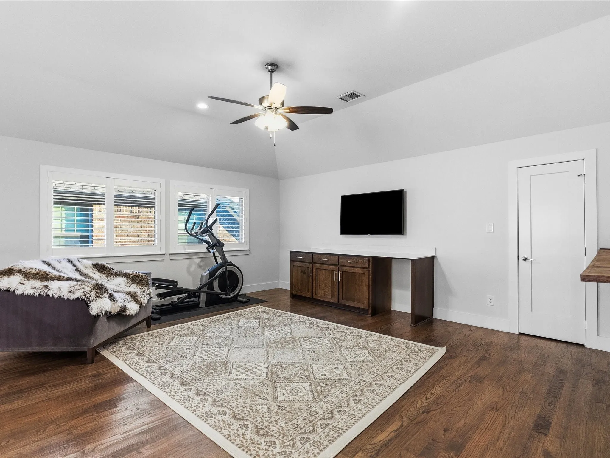 Single Family Residence For Sale in Denton County , 4528 Sir Craig Drive, Carrollton, Texas 75010, 5 Bedrooms, 3 Bathrooms, 2 Garage spaces, 3,484 Sqft, built in 2019, Price $925,000, mls#21324089, Real Estate Agent in Carrollton, Homes For Sale in Denton county, Homes For Sale in Carrollton, Realtor in Carrollton Texas, Real Estate Brokerage Independent Realty Texas, Luminita Cordes Realtor
