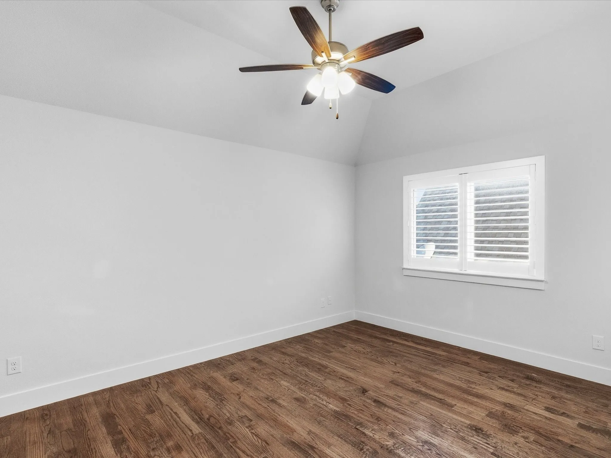 Single Family Residence For Sale in Denton County , 4528 Sir Craig Drive, Carrollton, Texas 75010, 5 Bedrooms, 3 Bathrooms, 2 Garage spaces, 3,484 Sqft, built in 2019, Price $925,000, mls#21324089, Real Estate Agent in Carrollton, Homes For Sale in Denton county, Homes For Sale in Carrollton, Realtor in Carrollton Texas, Real Estate Brokerage Independent Realty Texas, Luminita Cordes Realtor
