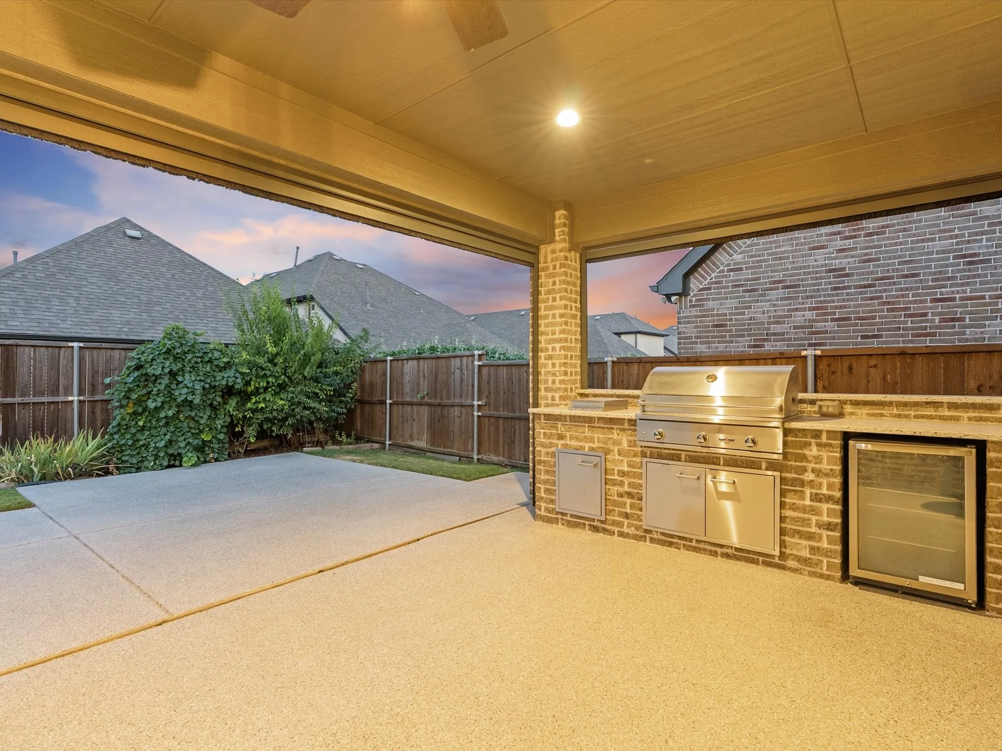 Single Family Residence For Sale in Denton County , 4528 Sir Craig Drive, Carrollton, Texas 75010, 5 Bedrooms, 3 Bathrooms, 2 Garage spaces, 3,484 Sqft, built in 2019, Price $925,000, mls#21324089, Real Estate Agent in Carrollton, Homes For Sale in Denton county, Homes For Sale in Carrollton, Realtor in Carrollton Texas, Real Estate Brokerage Independent Realty Texas, Luminita Cordes Realtor