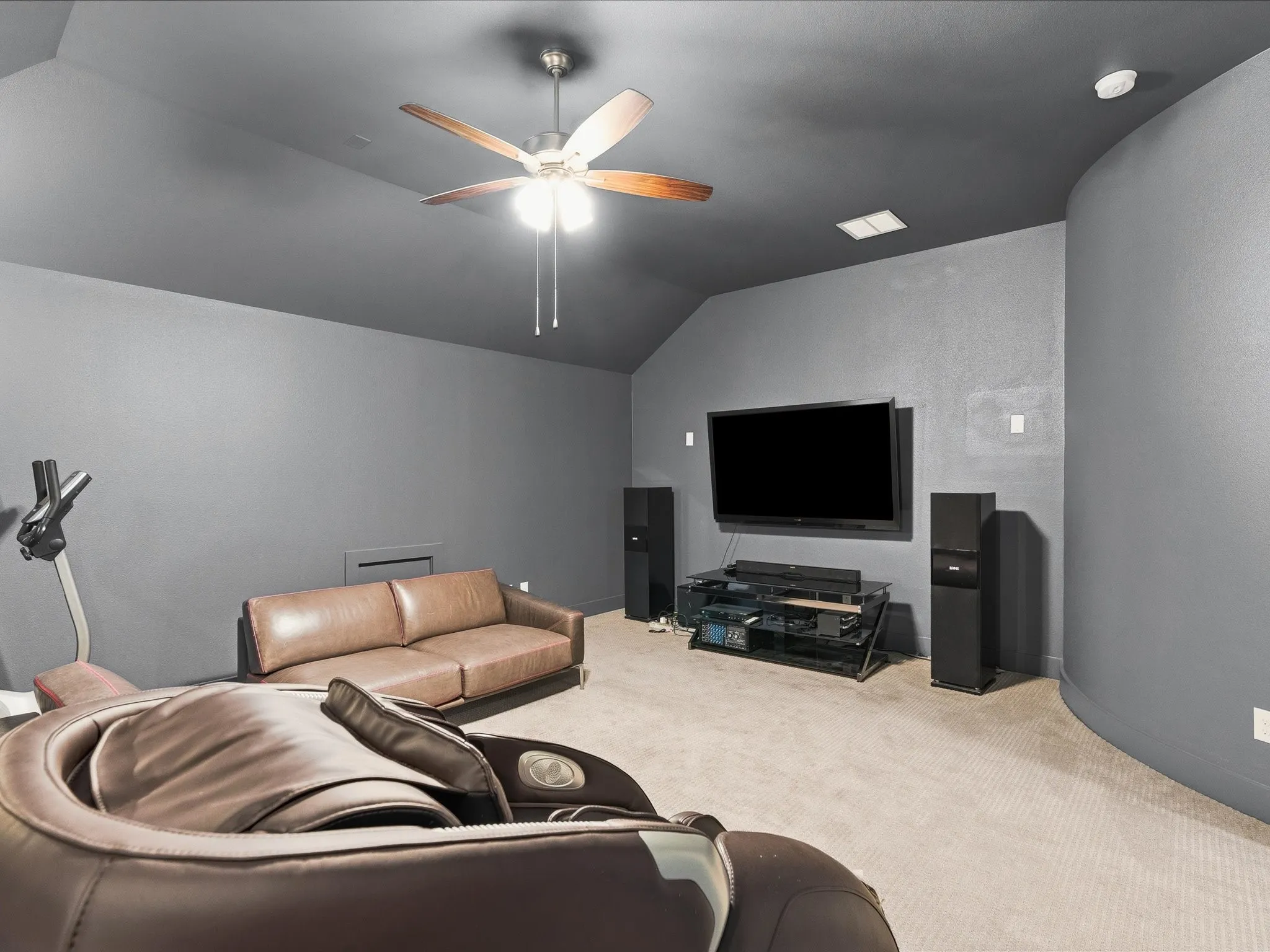 Single Family Residence For Sale in Denton County , 4528 Sir Craig Drive, Carrollton, Texas 75010, 5 Bedrooms, 3 Bathrooms, 2 Garage spaces, 3,484 Sqft, built in 2019, Price $925,000, mls#21324089, Real Estate Agent in Carrollton, Homes For Sale in Denton county, Homes For Sale in Carrollton, Realtor in Carrollton Texas, Real Estate Brokerage Independent Realty Texas, Luminita Cordes Realtor