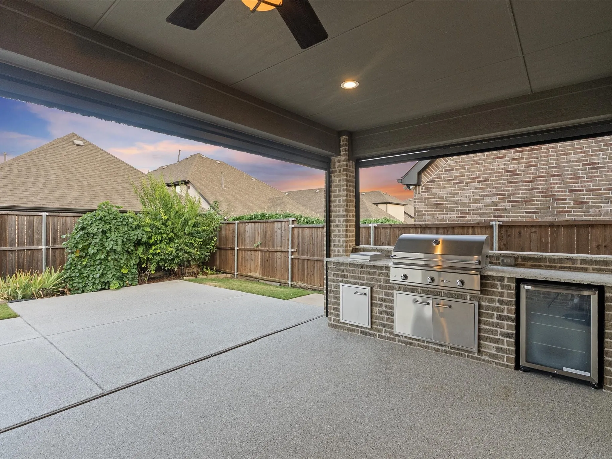 Single Family Residence For Sale in Denton County , 4528 Sir Craig Drive, Carrollton, Texas 75010, 5 Bedrooms, 3 Bathrooms, 2 Garage spaces, 3,484 Sqft, built in 2019, Price $925,000, mls#21324089, Real Estate Agent in Carrollton, Homes For Sale in Denton county, Homes For Sale in Carrollton, Realtor in Carrollton Texas, Real Estate Brokerage Independent Realty Texas, Luminita Cordes Realtor