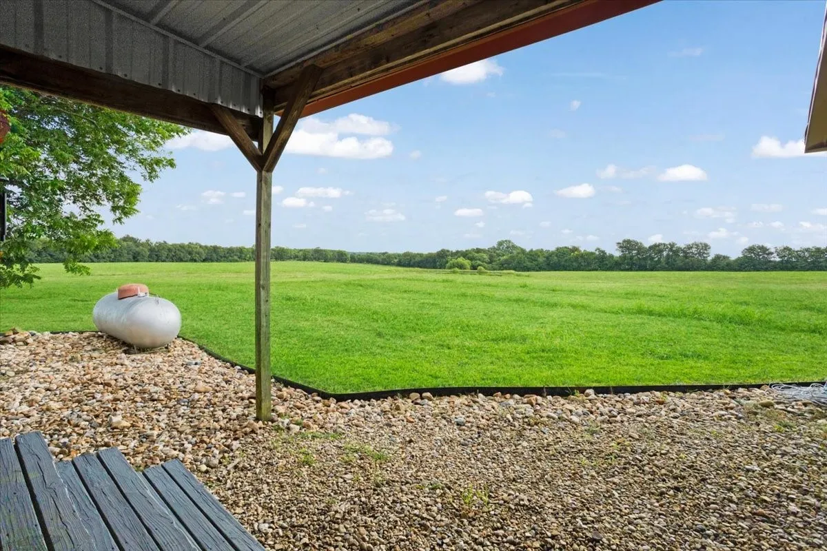 Single Family Residence For Sale in Lamar County , 258 County Road 14665, Paris, Texas 75462, 3 Bedroom, 2 Bathroom, Garage spaces, 1,808 Sqft, built in 1995, mls#21323833, Real Estate Agent in Paris, Homes For Sale in Lamar county, Homes For Sale in Paris, Realtor in Paris Texas, Real Estate Brokerage Independent Realty Texas, Luminita Cordes Realtor