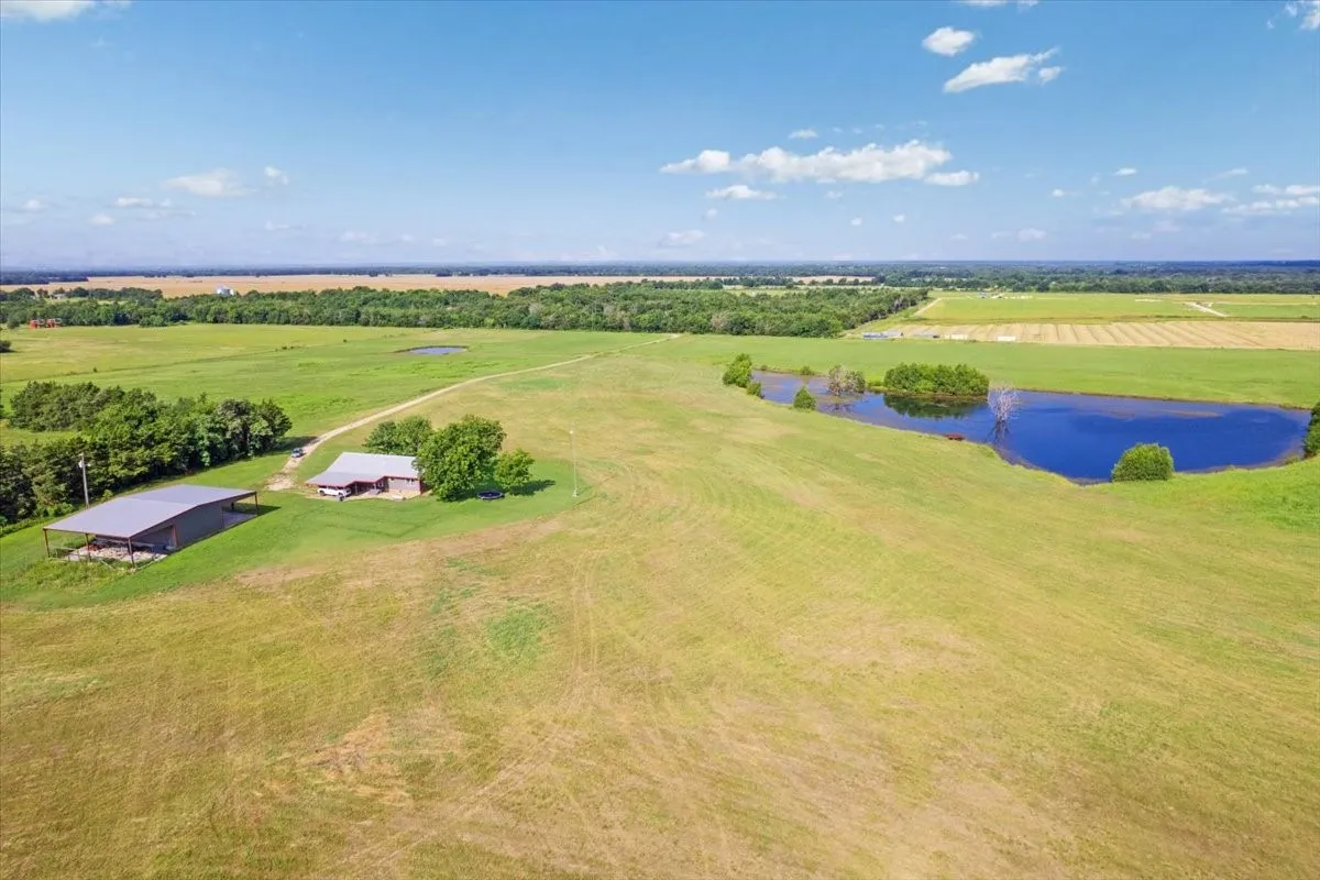 Single Family Residence For Sale in Lamar County , 258 County Road 14665, Paris, Texas 75462, 3 Bedroom, 2 Bathroom, Garage spaces, 1,808 Sqft, built in 1995, mls#21323833, Real Estate Agent in Paris, Homes For Sale in Lamar county, Homes For Sale in Paris, Realtor in Paris Texas, Real Estate Brokerage Independent Realty Texas, Luminita Cordes Realtor
