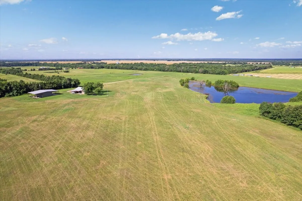 Single Family Residence For Sale in Lamar County , 258 County Road 14665, Paris, Texas 75462, 3 Bedroom, 2 Bathroom, Garage spaces, 1,808 Sqft, built in 1995, mls#21323833, Real Estate Agent in Paris, Homes For Sale in Lamar county, Homes For Sale in Paris, Realtor in Paris Texas, Real Estate Brokerage Independent Realty Texas, Luminita Cordes Realtor