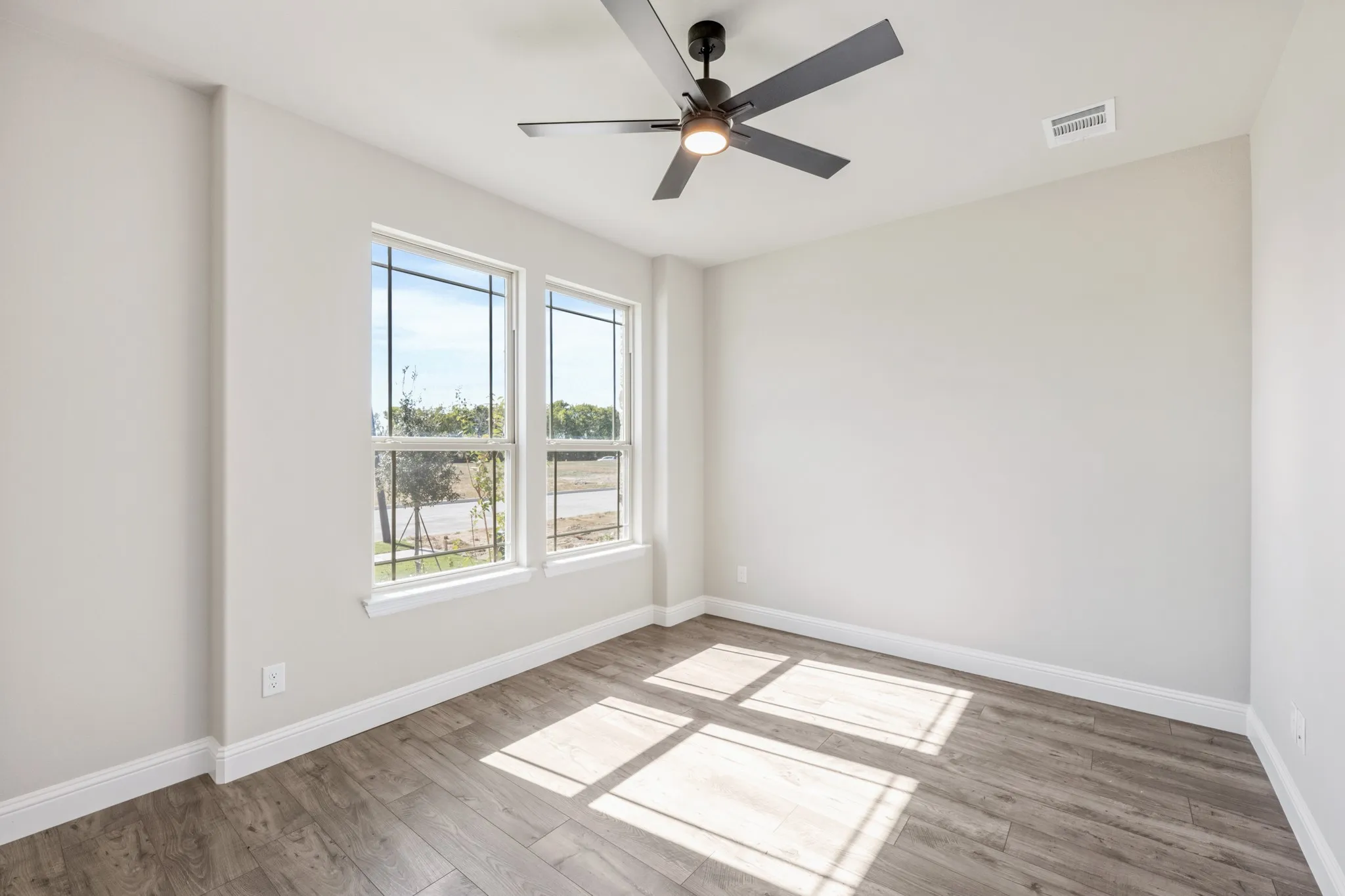 Single Family Residence For Sale in Fannin County , 1284 Emily Drive, Trenton, Texas 75490, 4 Bedroom, 4 Bathroom, 2 Garage spaces, 2,838 Sqft, built in 2025, mls#21328199, Real Estate Agent in Trenton, Homes For Sale in Fannin county, Homes For Sale in Trenton, Realtor in Trenton Texas, Real Estate Brokerage Independent Realty Texas, Luminita Cordes Realtor