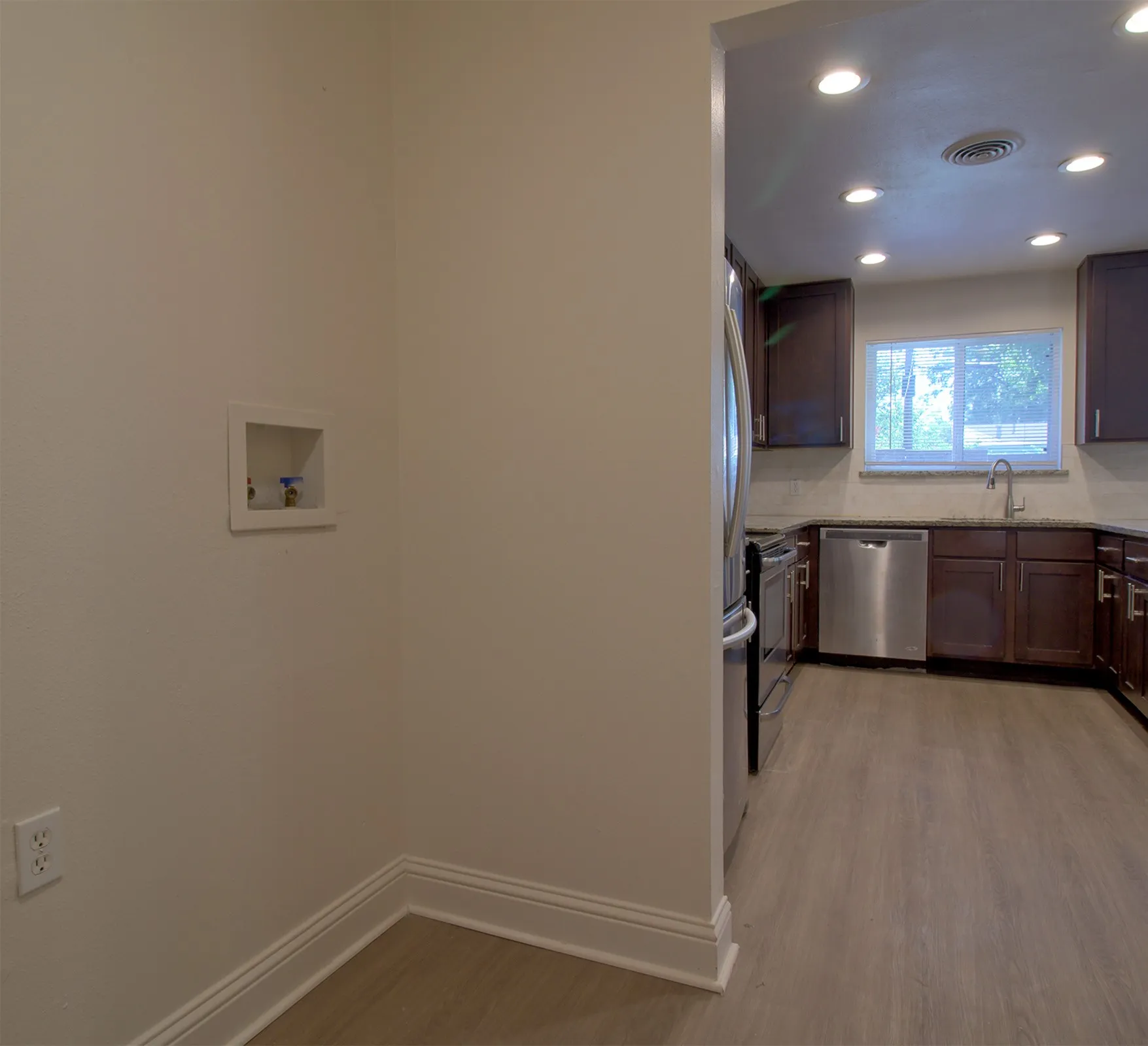 Single Family Residence For Sale in Dallas County , 12220 Eunice Street, Farmers Branch, Texas 75234, 4 Bedroom, 2 Bathroom, 2 Garage spaces, 1,666 Sqft, built in 1958, mls#21327560, Real Estate Agent in Farmers Branch, Homes For Sale in Dallas county, Homes For Sale in Farmers Branch, Realtor in Farmers Branch Texas, Real Estate Brokerage Independent Realty Texas, Luminita Cordes Realtor
