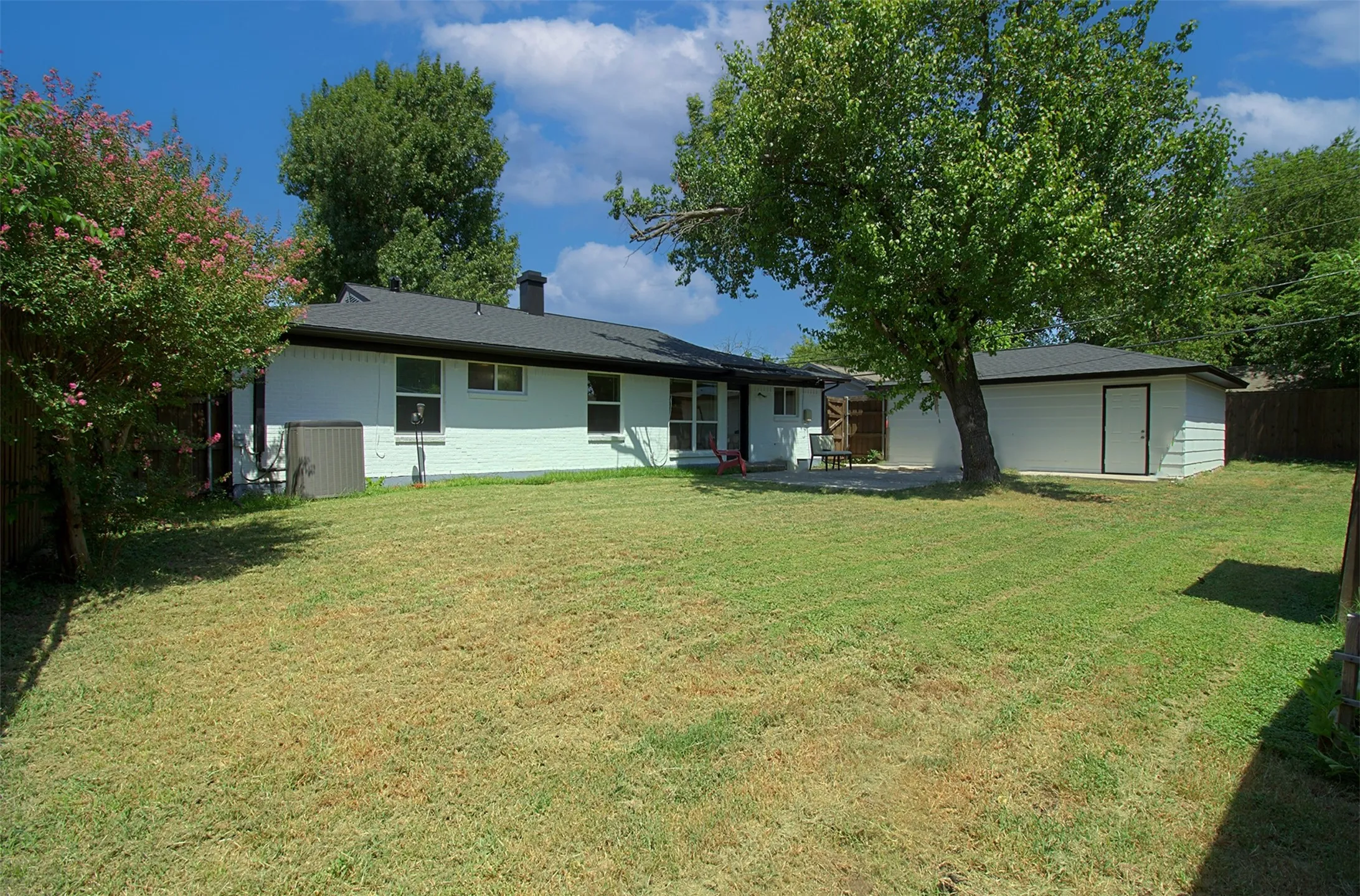 Single Family Residence For Sale in Dallas County , 12220 Eunice Street, Farmers Branch, Texas 75234, 4 Bedroom, 2 Bathroom, 2 Garage spaces, 1,666 Sqft, built in 1958, mls#21327560, Real Estate Agent in Farmers Branch, Homes For Sale in Dallas county, Homes For Sale in Farmers Branch, Realtor in Farmers Branch Texas, Real Estate Brokerage Independent Realty Texas, Luminita Cordes Realtor