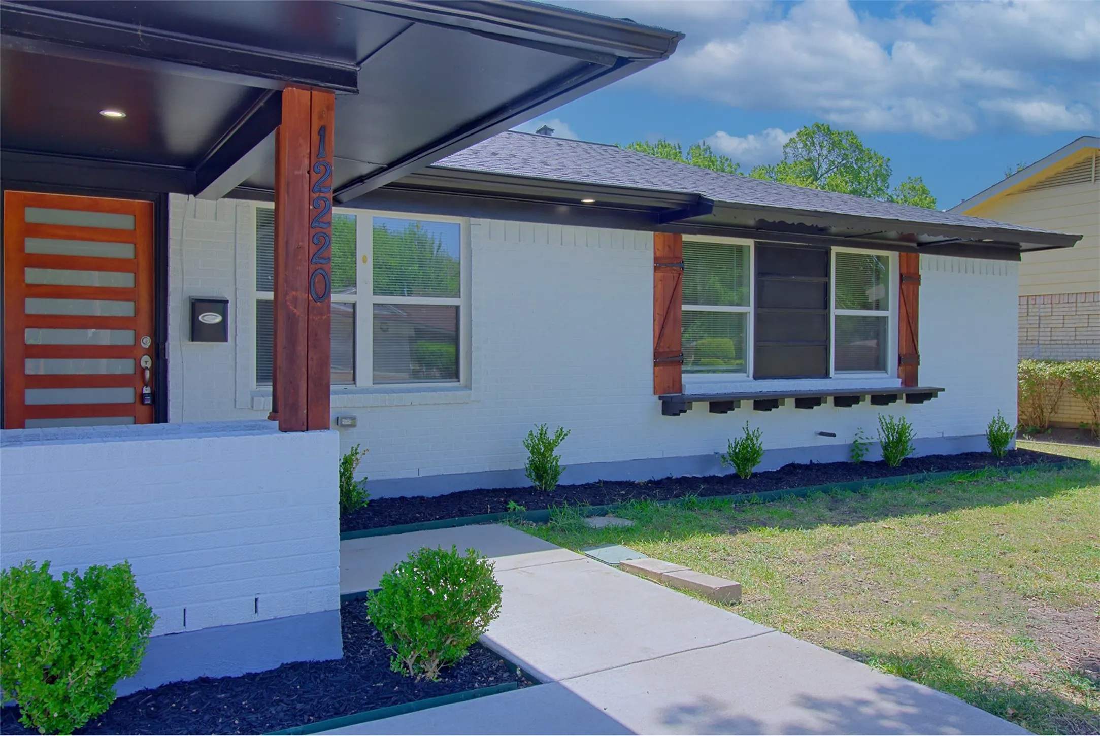 Single Family Residence For Sale in Dallas County , 12220 Eunice Street, Farmers Branch, Texas 75234, 4 Bedroom, 2 Bathroom, 2 Garage spaces, 1,666 Sqft, built in 1958, mls#21327560, Real Estate Agent in Farmers Branch, Homes For Sale in Dallas county, Homes For Sale in Farmers Branch, Realtor in Farmers Branch Texas, Real Estate Brokerage Independent Realty Texas, Luminita Cordes Realtor