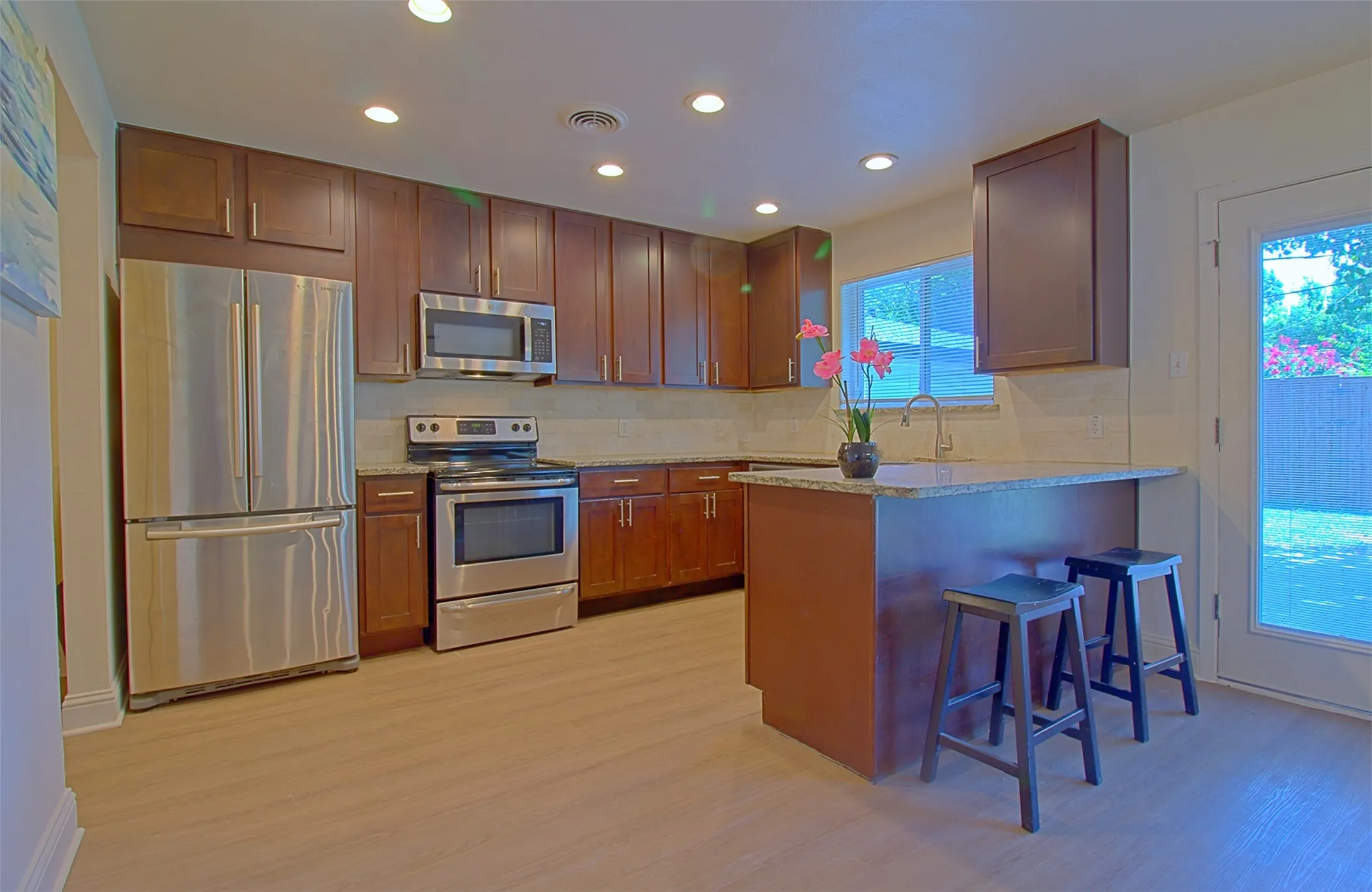 Single Family Residence For Sale in Dallas County , 12220 Eunice Street, Farmers Branch, Texas 75234, 4 Bedroom, 2 Bathroom, 2 Garage spaces, 1,666 Sqft, built in 1958, mls#21327560, Real Estate Agent in Farmers Branch, Homes For Sale in Dallas county, Homes For Sale in Farmers Branch, Realtor in Farmers Branch Texas, Real Estate Brokerage Independent Realty Texas, Luminita Cordes Realtor