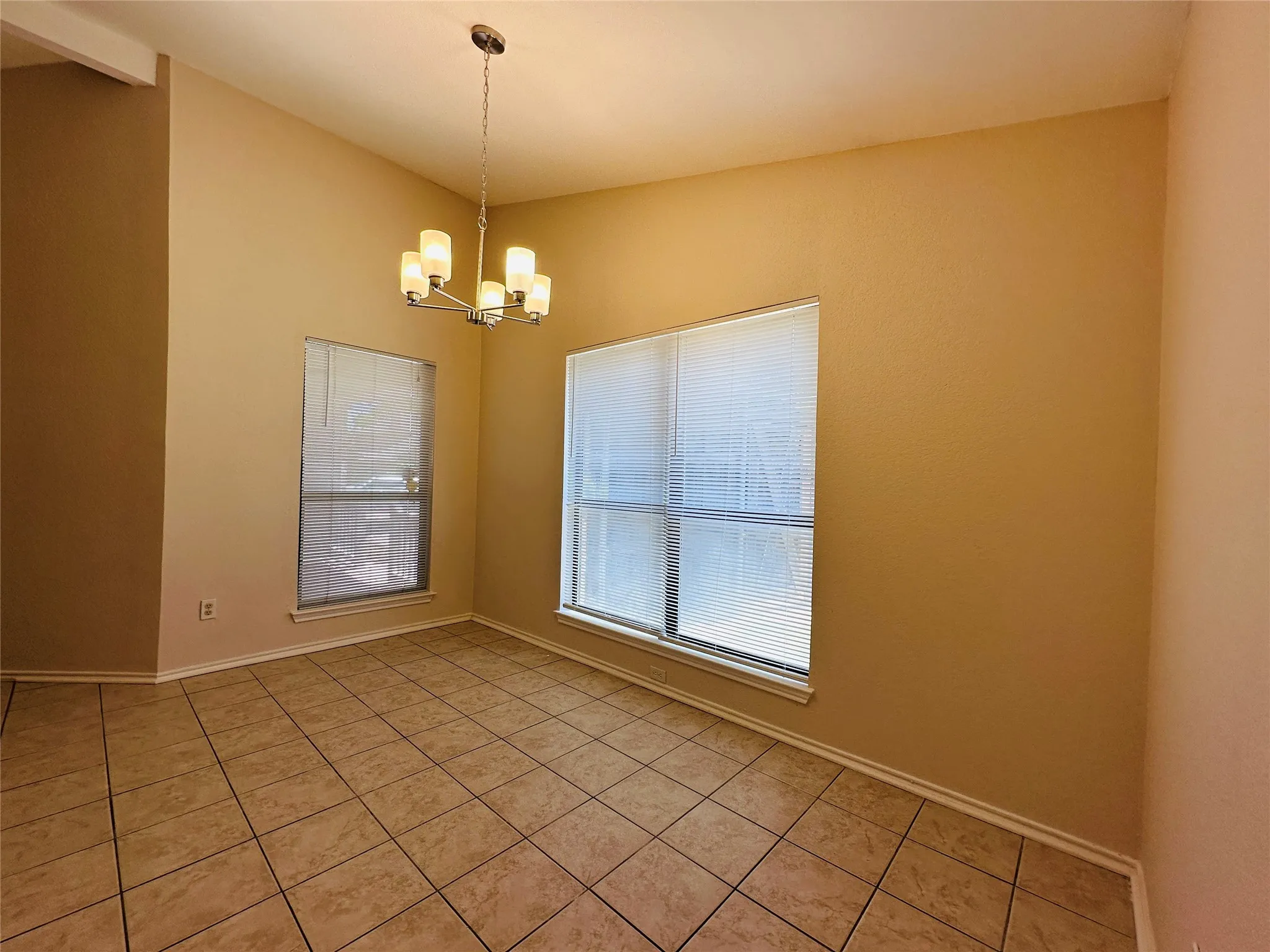 Single Family Residence For Sale in Dallas County , 1501 Wheatfield Court, Mesquite, Texas 75149, 3 Bedroom, 2 Bathroom, 2 Garage spaces, 1,384 Sqft, built in 1984, mls#21327838, Real Estate Agent in Mesquite, Homes For Sale in Dallas county, Homes For Sale in Mesquite, Realtor in Mesquite Texas, Real Estate Brokerage Independent Realty Texas, Luminita Cordes Realtor