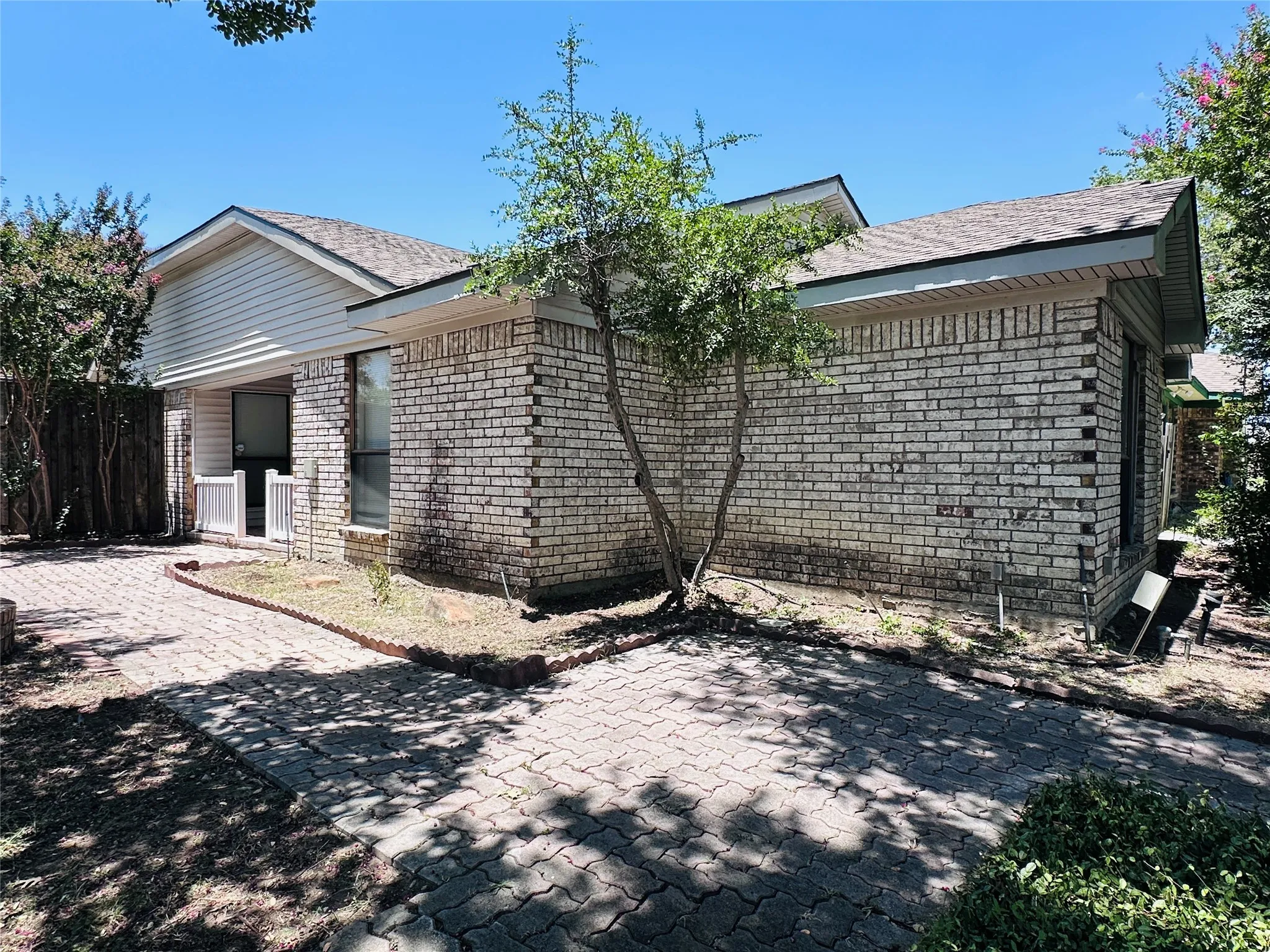 Single Family Residence For Sale in Dallas County , 1501 Wheatfield Court, Mesquite, Texas 75149, 3 Bedroom, 2 Bathroom, 2 Garage spaces, 1,384 Sqft, built in 1984, mls#21327838, Real Estate Agent in Mesquite, Homes For Sale in Dallas county, Homes For Sale in Mesquite, Realtor in Mesquite Texas, Real Estate Brokerage Independent Realty Texas, Luminita Cordes Realtor
