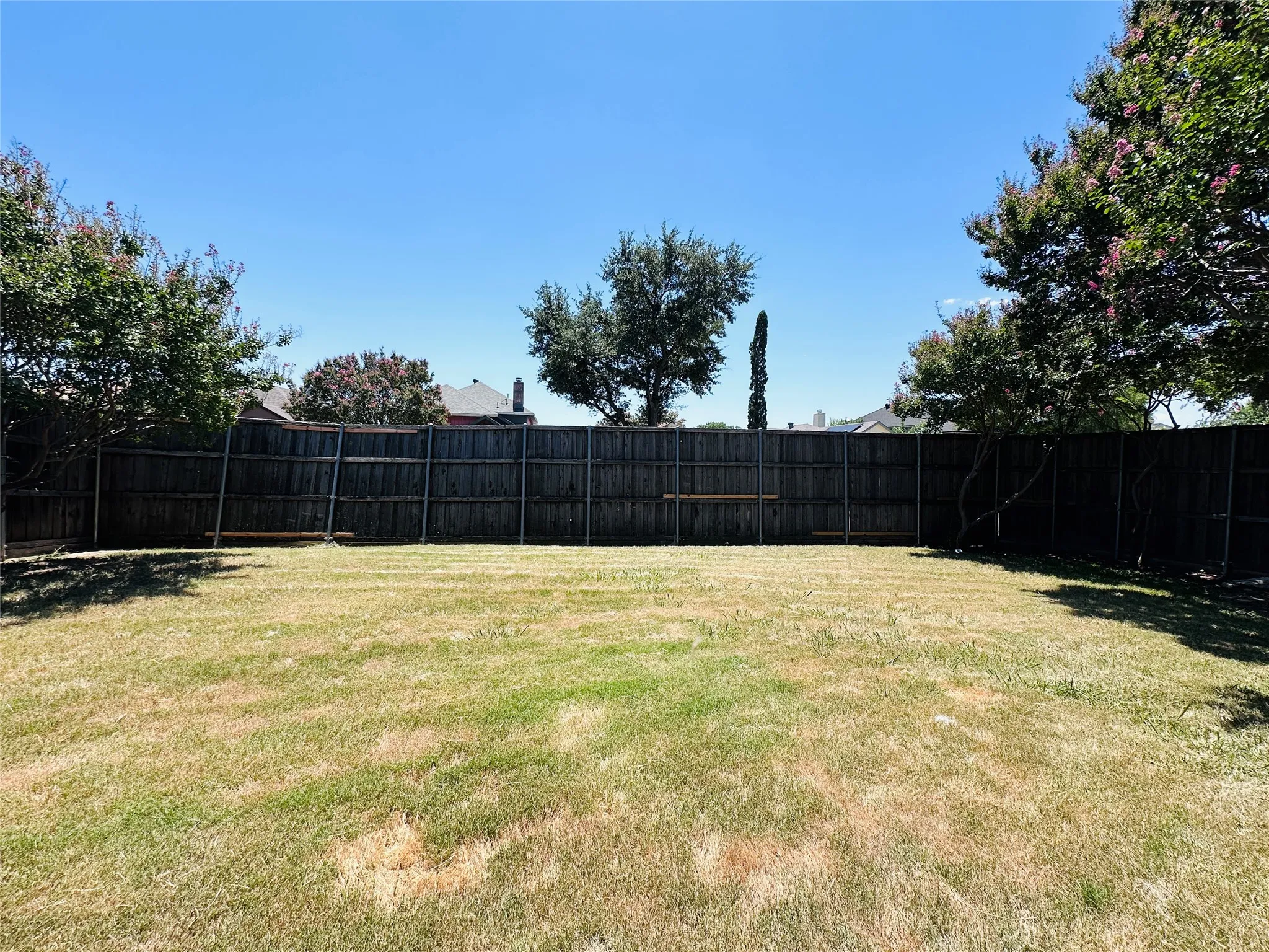 Single Family Residence For Sale in Dallas County , 1501 Wheatfield Court, Mesquite, Texas 75149, 3 Bedroom, 2 Bathroom, 2 Garage spaces, 1,384 Sqft, built in 1984, mls#21327838, Real Estate Agent in Mesquite, Homes For Sale in Dallas county, Homes For Sale in Mesquite, Realtor in Mesquite Texas, Real Estate Brokerage Independent Realty Texas, Luminita Cordes Realtor