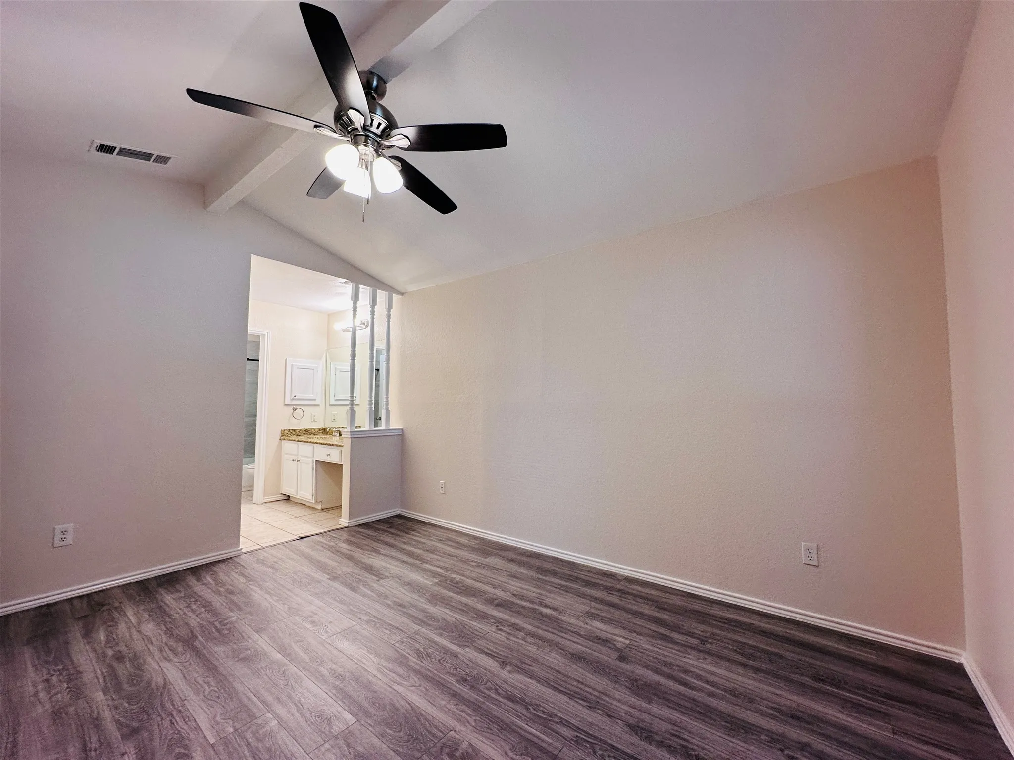 Single Family Residence For Sale in Dallas County , 1501 Wheatfield Court, Mesquite, Texas 75149, 3 Bedroom, 2 Bathroom, 2 Garage spaces, 1,384 Sqft, built in 1984, mls#21327838, Real Estate Agent in Mesquite, Homes For Sale in Dallas county, Homes For Sale in Mesquite, Realtor in Mesquite Texas, Real Estate Brokerage Independent Realty Texas, Luminita Cordes Realtor