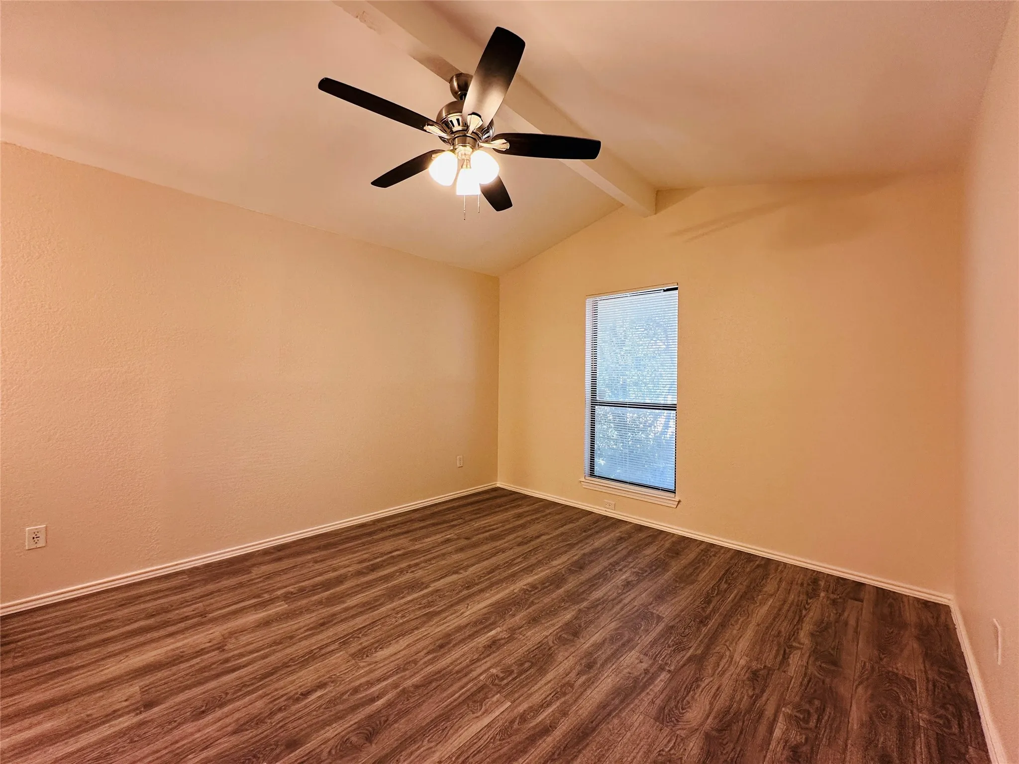 Single Family Residence For Sale in Dallas County , 1501 Wheatfield Court, Mesquite, Texas 75149, 3 Bedroom, 2 Bathroom, 2 Garage spaces, 1,384 Sqft, built in 1984, mls#21327838, Real Estate Agent in Mesquite, Homes For Sale in Dallas county, Homes For Sale in Mesquite, Realtor in Mesquite Texas, Real Estate Brokerage Independent Realty Texas, Luminita Cordes Realtor