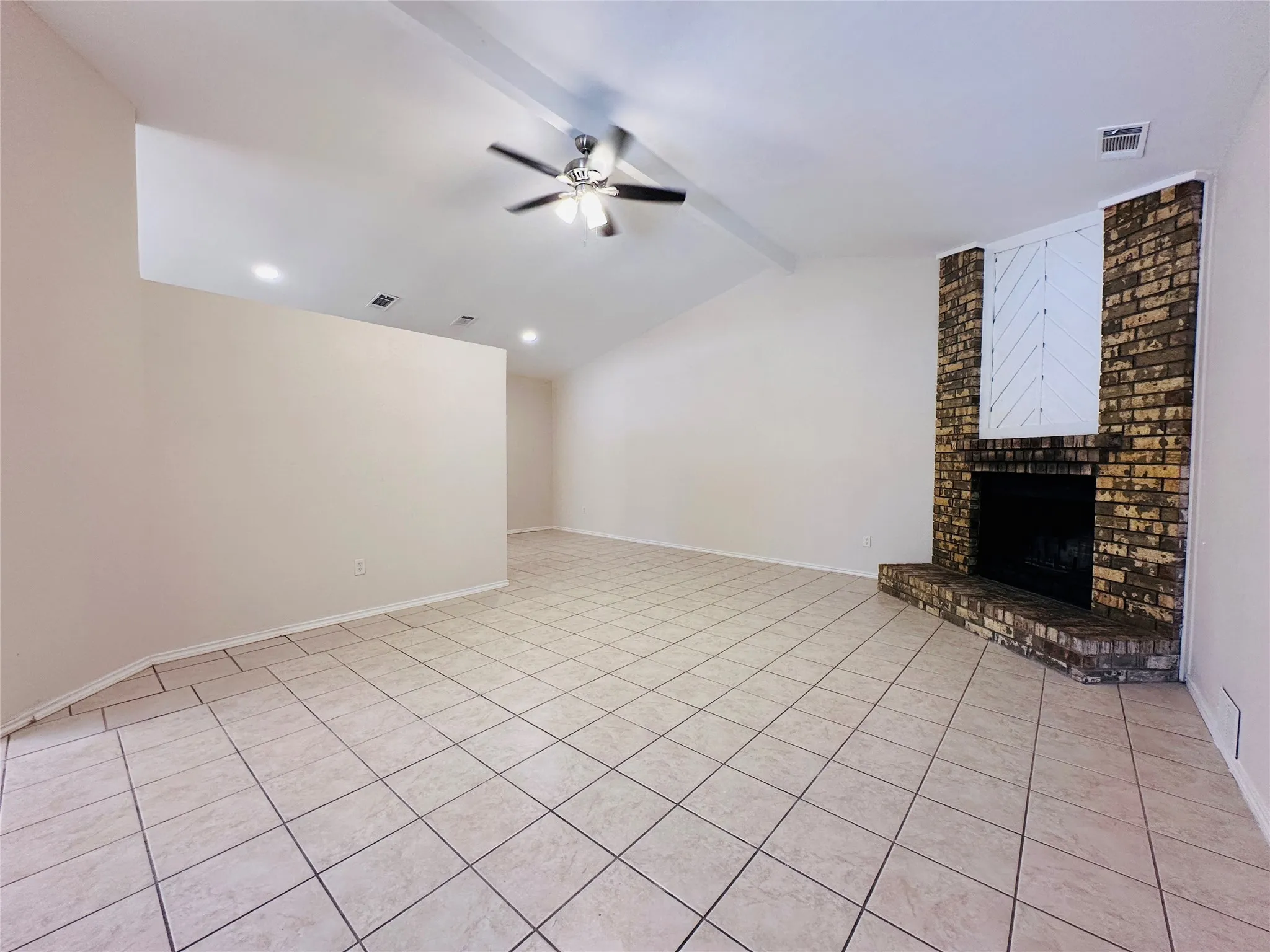Single Family Residence For Sale in Dallas County , 1501 Wheatfield Court, Mesquite, Texas 75149, 3 Bedroom, 2 Bathroom, 2 Garage spaces, 1,384 Sqft, built in 1984, mls#21327838, Real Estate Agent in Mesquite, Homes For Sale in Dallas county, Homes For Sale in Mesquite, Realtor in Mesquite Texas, Real Estate Brokerage Independent Realty Texas, Luminita Cordes Realtor