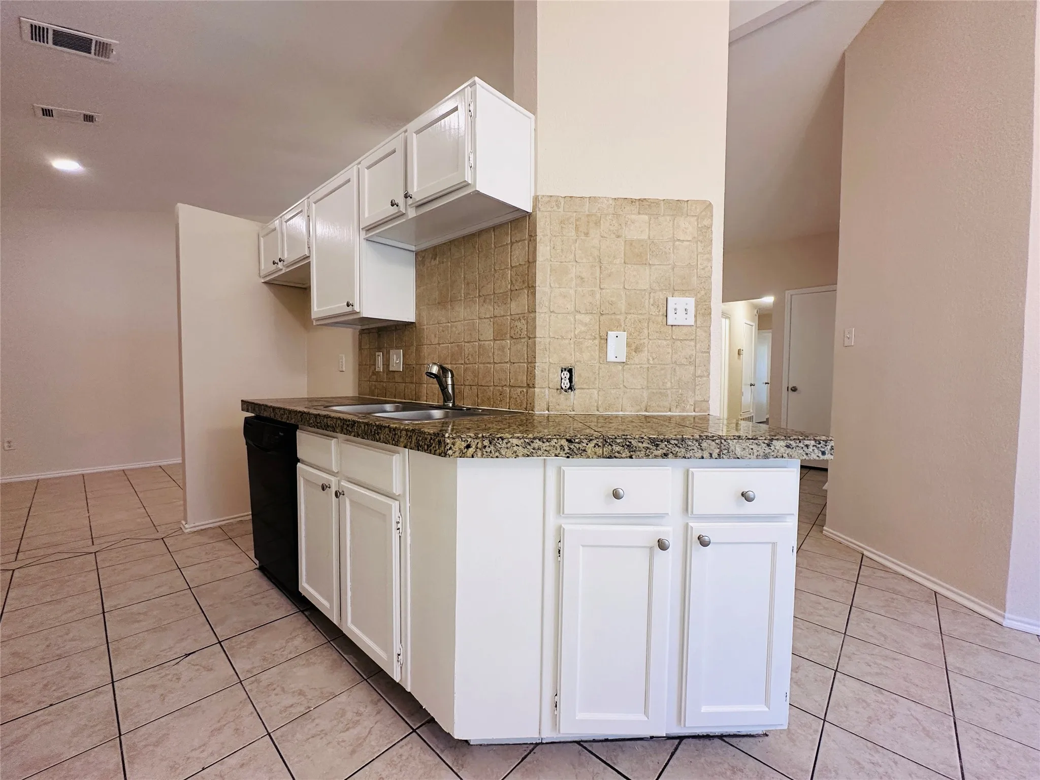 Single Family Residence For Sale in Dallas County , 1501 Wheatfield Court, Mesquite, Texas 75149, 3 Bedroom, 2 Bathroom, 2 Garage spaces, 1,384 Sqft, built in 1984, mls#21327838, Real Estate Agent in Mesquite, Homes For Sale in Dallas county, Homes For Sale in Mesquite, Realtor in Mesquite Texas, Real Estate Brokerage Independent Realty Texas, Luminita Cordes Realtor