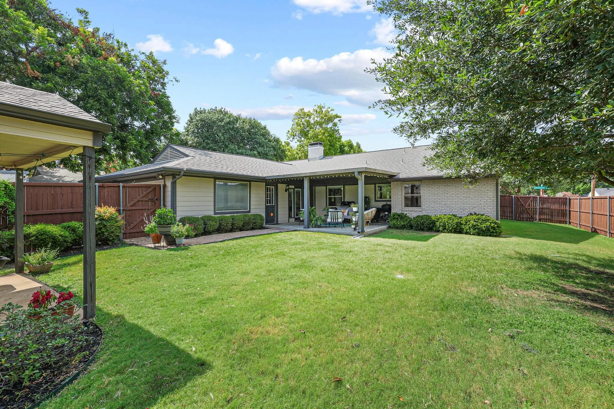 Single Family Residence For Sale in Dallas County , 10432 Chesterton Drive, Dallas, Texas 75238, 4 Bedroom, 3 Bathroom, 2 Garage spaces, 2,025 Sqft, built in 1961, mls#21326011, Real Estate Agent in Dallas, Homes For Sale in Dallas county, Homes For Sale in Dallas, Realtor in Dallas Texas, Real Estate Brokerage Independent Realty Texas, Luminita Cordes Realtor