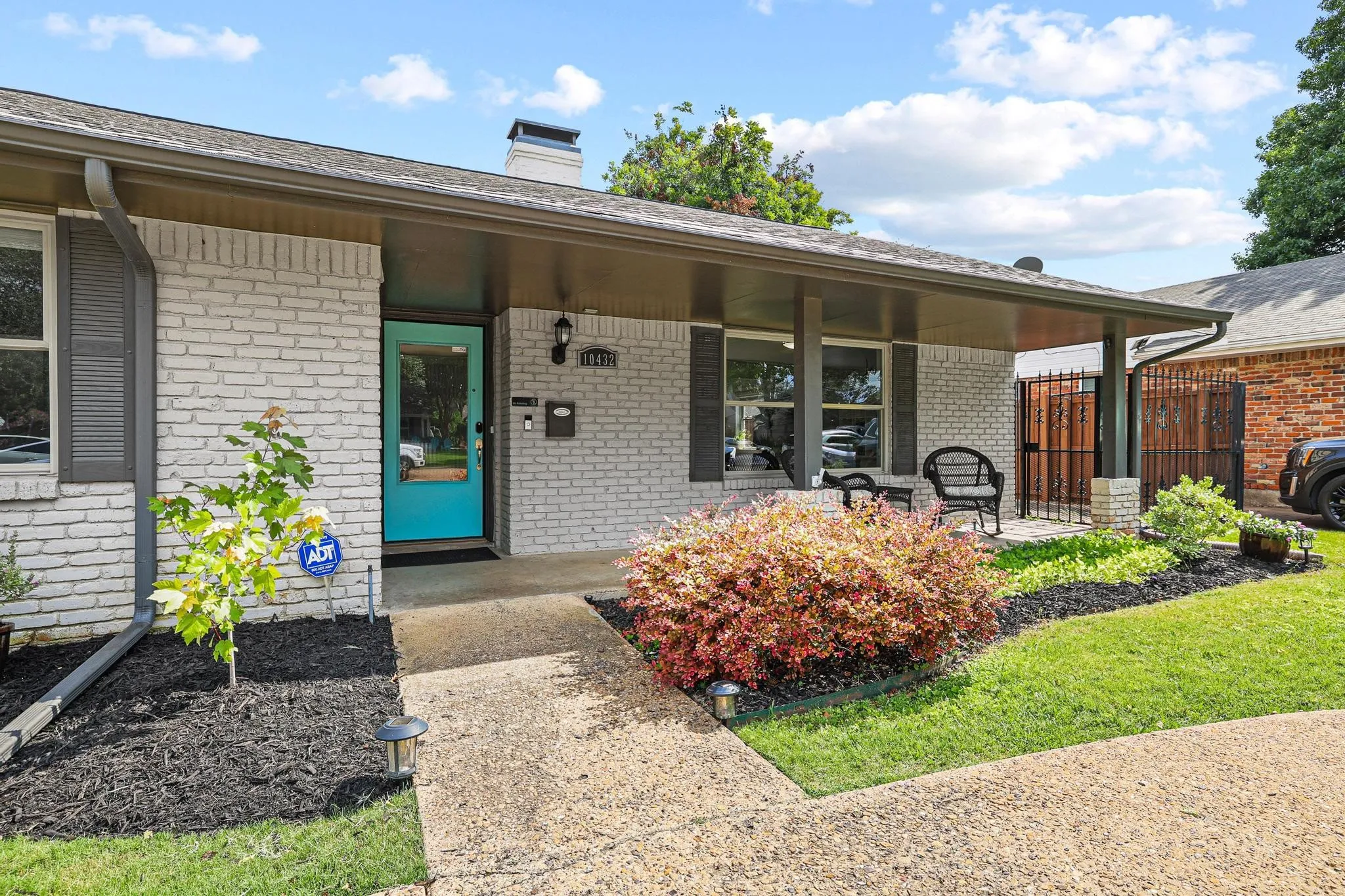 Single Family Residence For Sale in Dallas County , 10432 Chesterton Drive, Dallas, Texas 75238, 4 Bedroom, 3 Bathroom, 2 Garage spaces, 2,025 Sqft, built in 1961, mls#21326011, Real Estate Agent in Dallas, Homes For Sale in Dallas county, Homes For Sale in Dallas, Realtor in Dallas Texas, Real Estate Brokerage Independent Realty Texas, Luminita Cordes Realtor