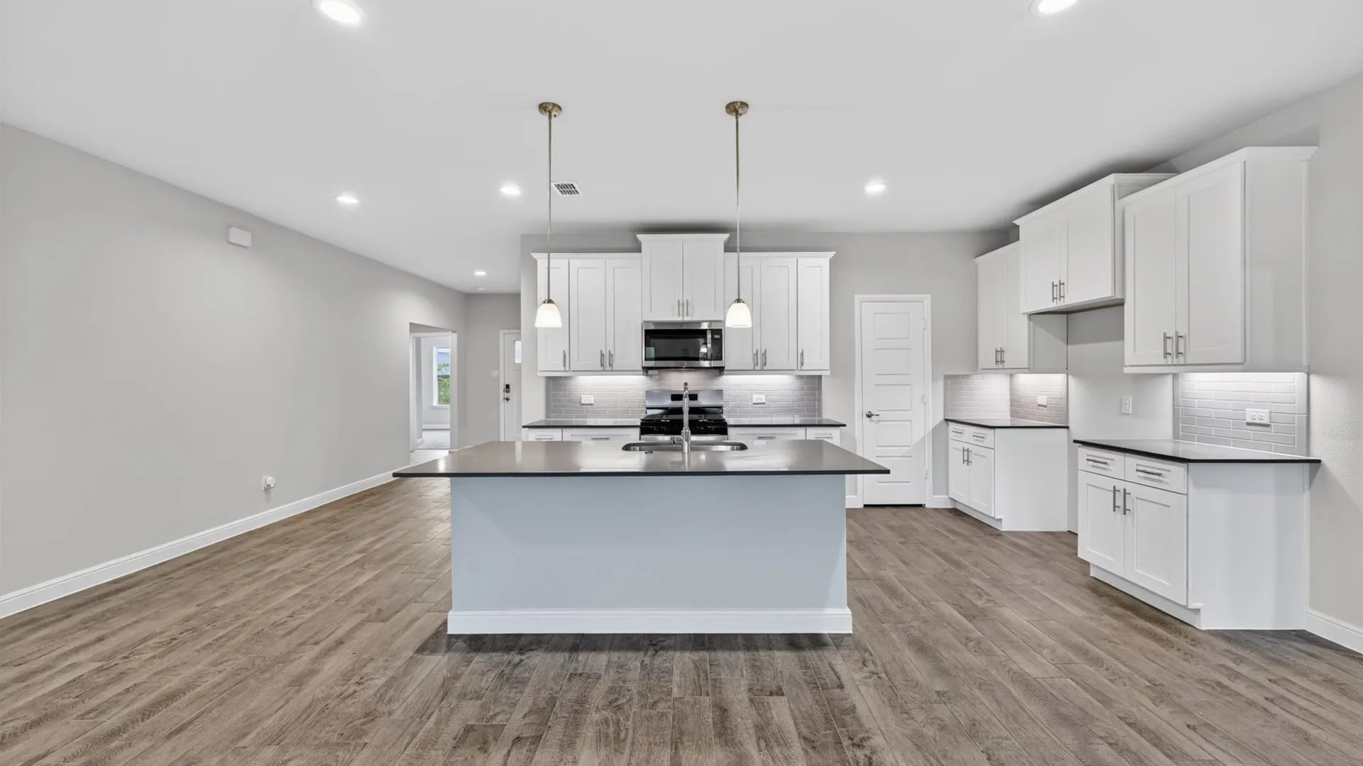 Single Family Residence For Sale in Hood County , 213 SANDSTONE Circle, Granbury, Texas 76048, 4 Bedroom, 2 Bathroom, 2 Garage spaces, 2,148 Sqft, built in 2025, mls#21325251, Real Estate Agent in Granbury, Homes For Sale in Hood county, Homes For Sale in Granbury, Realtor in Granbury Texas, Real Estate Brokerage Independent Realty Texas, Luminita Cordes Realtor