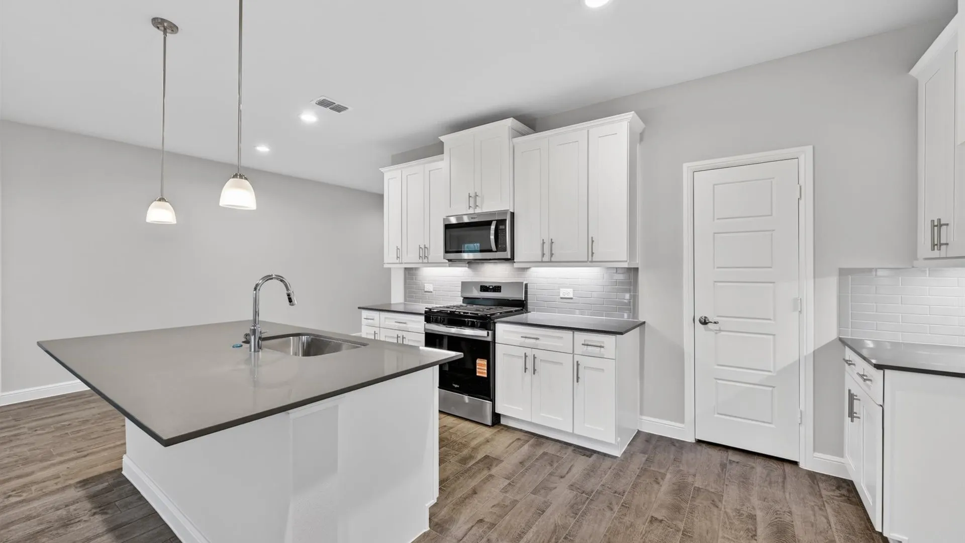 Single Family Residence For Sale in Hood County , 213 SANDSTONE Circle, Granbury, Texas 76048, 4 Bedroom, 2 Bathroom, 2 Garage spaces, 2,148 Sqft, built in 2025, mls#21325251, Real Estate Agent in Granbury, Homes For Sale in Hood county, Homes For Sale in Granbury, Realtor in Granbury Texas, Real Estate Brokerage Independent Realty Texas, Luminita Cordes Realtor