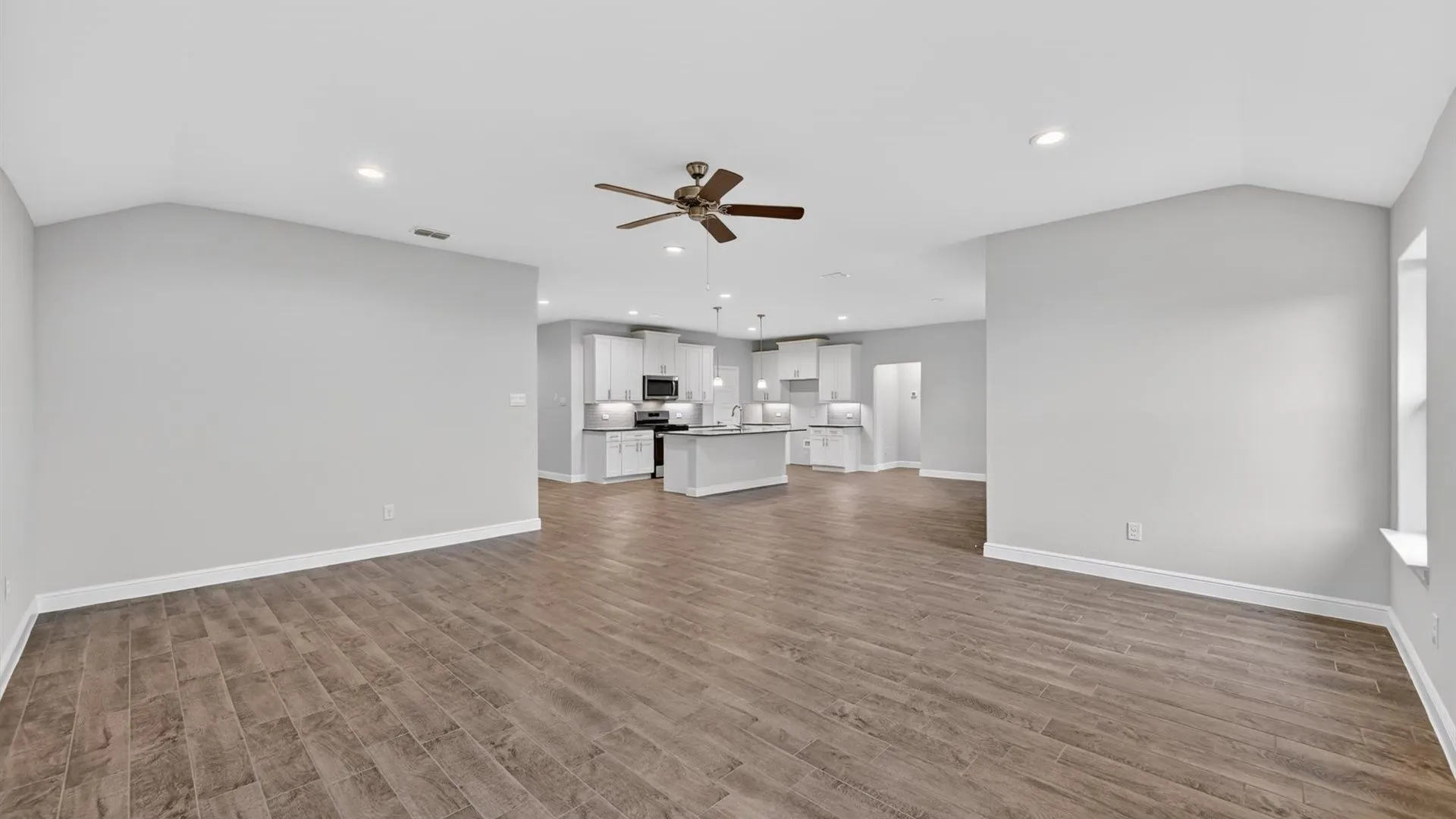 Single Family Residence For Sale in Hood County , 213 SANDSTONE Circle, Granbury, Texas 76048, 4 Bedroom, 2 Bathroom, 2 Garage spaces, 2,148 Sqft, built in 2025, mls#21325251, Real Estate Agent in Granbury, Homes For Sale in Hood county, Homes For Sale in Granbury, Realtor in Granbury Texas, Real Estate Brokerage Independent Realty Texas, Luminita Cordes Realtor