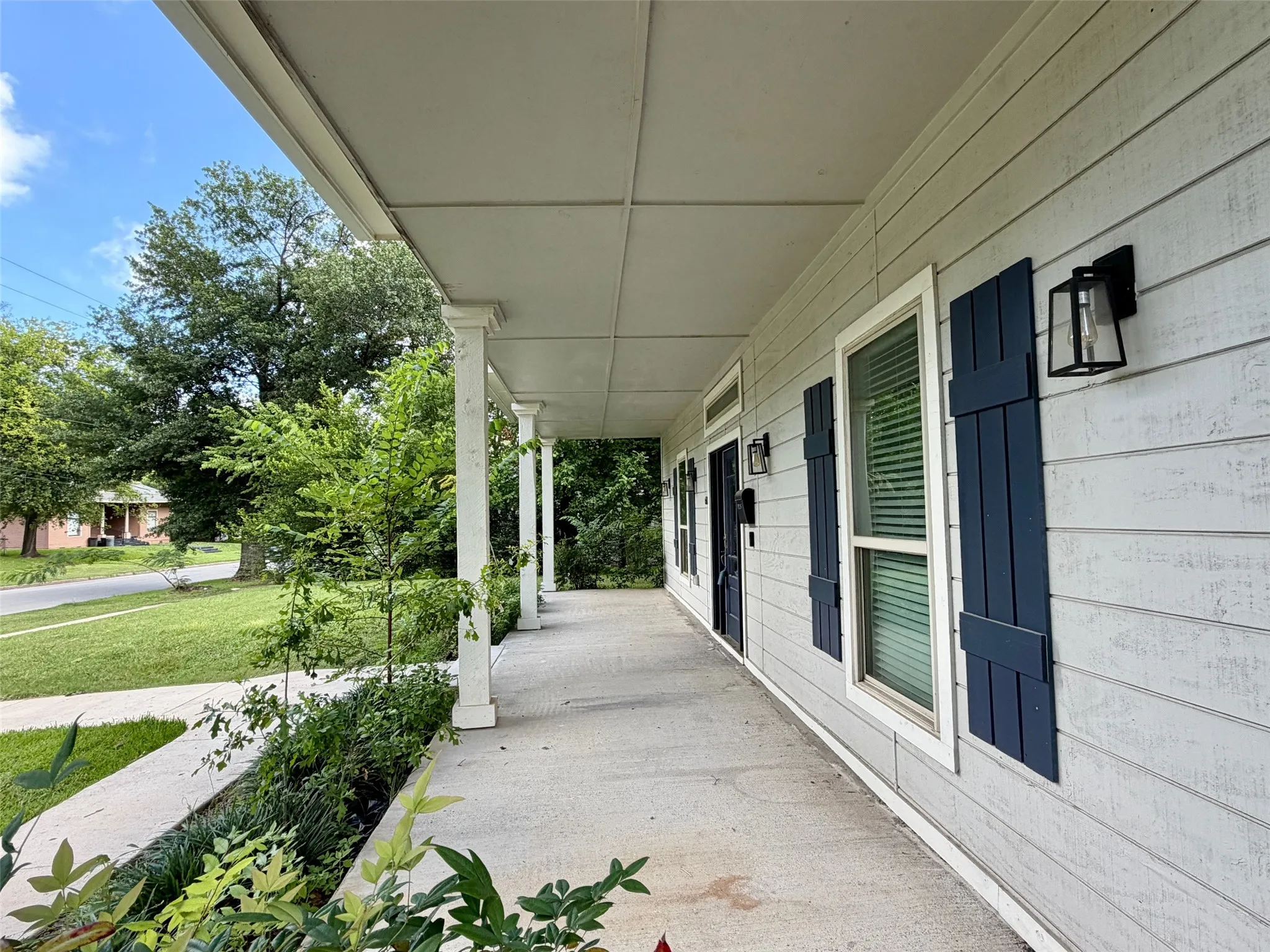 Single Family Residence For Sale in Kaufman County , 608 N Catherine Street, Terrell, Texas 75160, 3 Bedroom, 3 Bathroom, 1 Garage spaces, 2,206 Sqft, built in 2022, mls#21327945, Real Estate Agent in Terrell, Homes For Sale in Kaufman county, Homes For Sale in Terrell, Realtor in Terrell Texas, Real Estate Brokerage Independent Realty Texas, Luminita Cordes Realtor