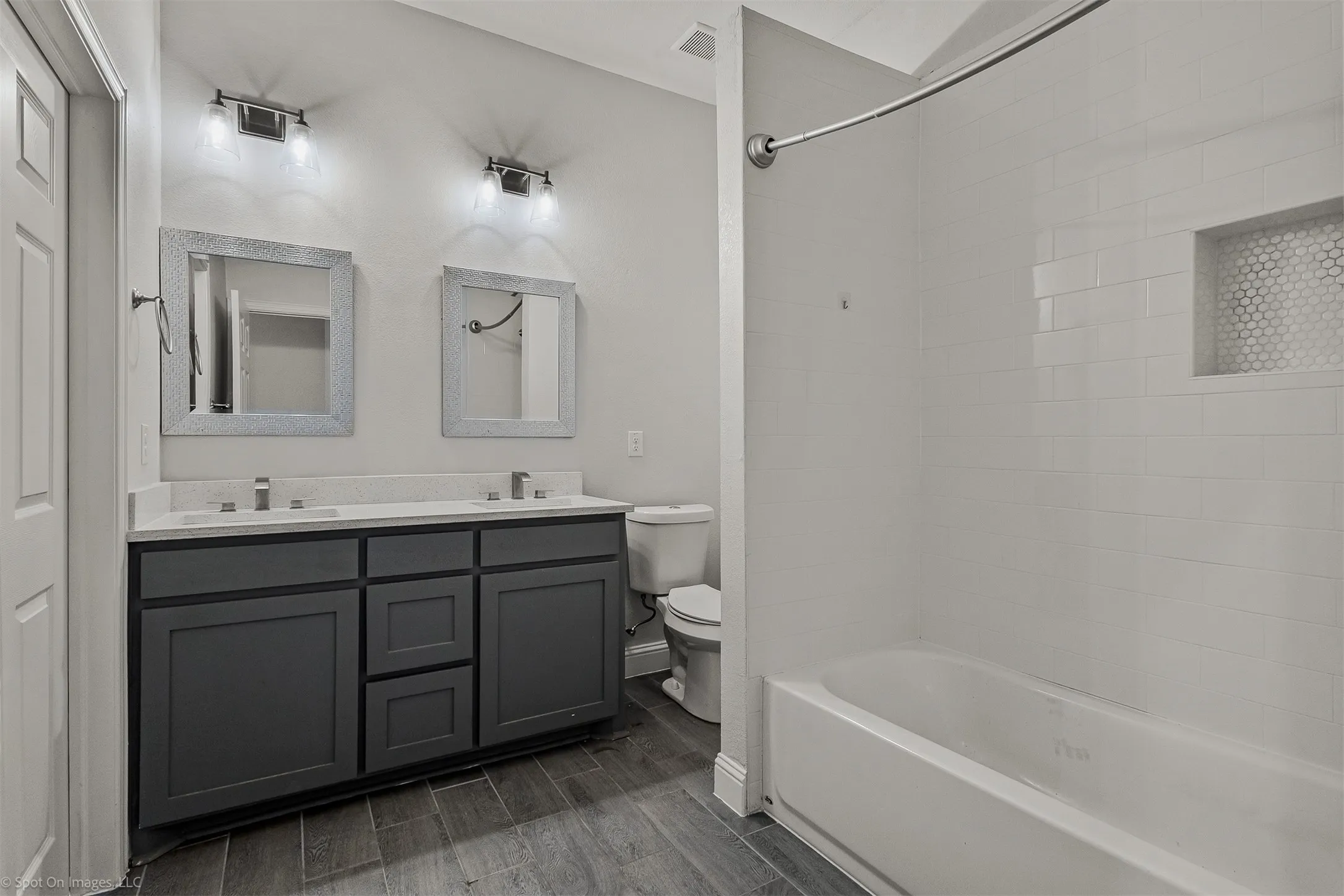 Single Family Residence For Sale in Kaufman County , 608 N Catherine Street, Terrell, Texas 75160, 3 Bedroom, 3 Bathroom, 1 Garage spaces, 2,206 Sqft, built in 2022, mls#21327945, Real Estate Agent in Terrell, Homes For Sale in Kaufman county, Homes For Sale in Terrell, Realtor in Terrell Texas, Real Estate Brokerage Independent Realty Texas, Luminita Cordes Realtor