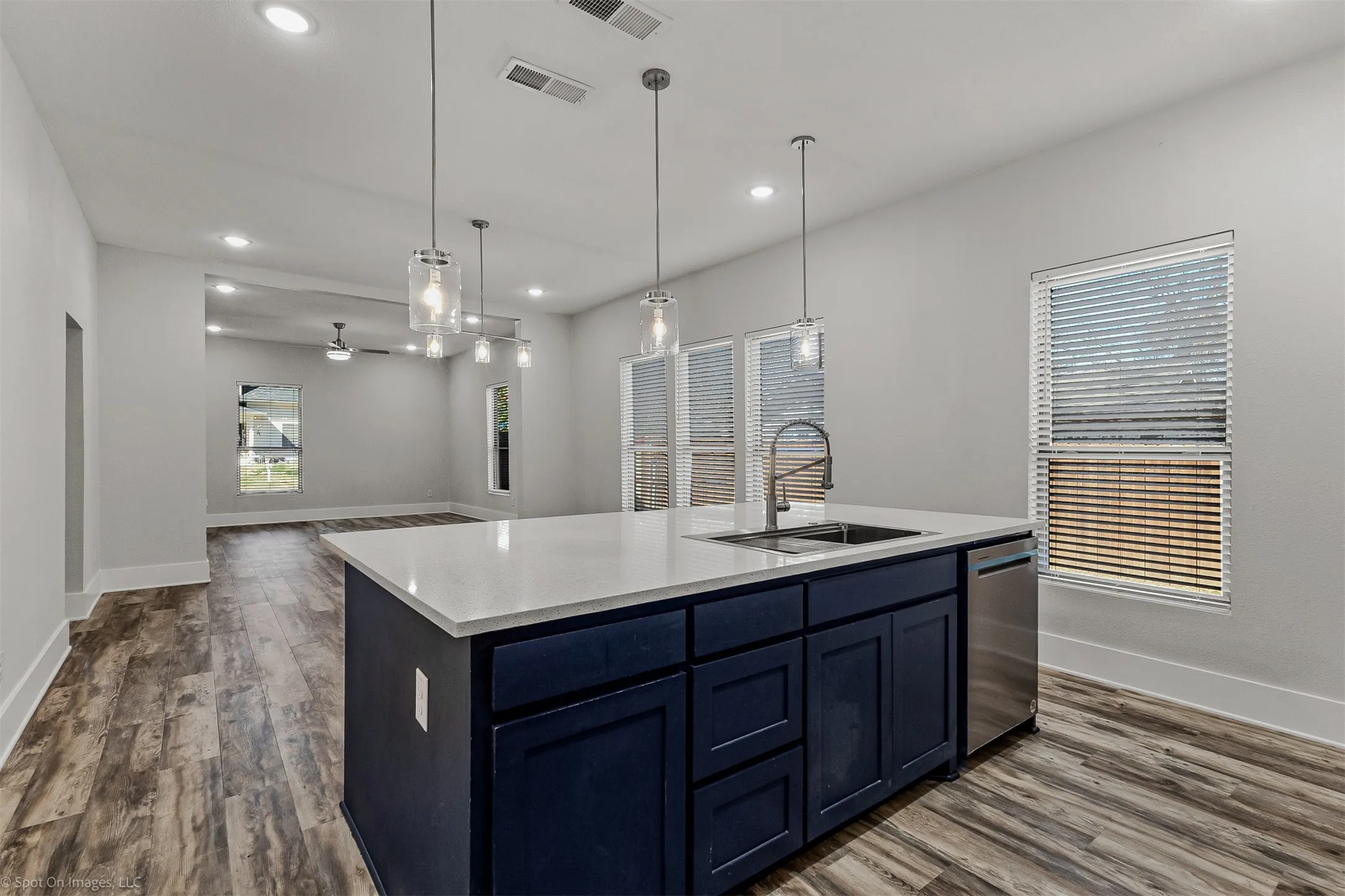 Single Family Residence For Sale in Kaufman County , 608 N Catherine Street, Terrell, Texas 75160, 3 Bedroom, 3 Bathroom, 1 Garage spaces, 2,206 Sqft, built in 2022, mls#21327945, Real Estate Agent in Terrell, Homes For Sale in Kaufman county, Homes For Sale in Terrell, Realtor in Terrell Texas, Real Estate Brokerage Independent Realty Texas, Luminita Cordes Realtor