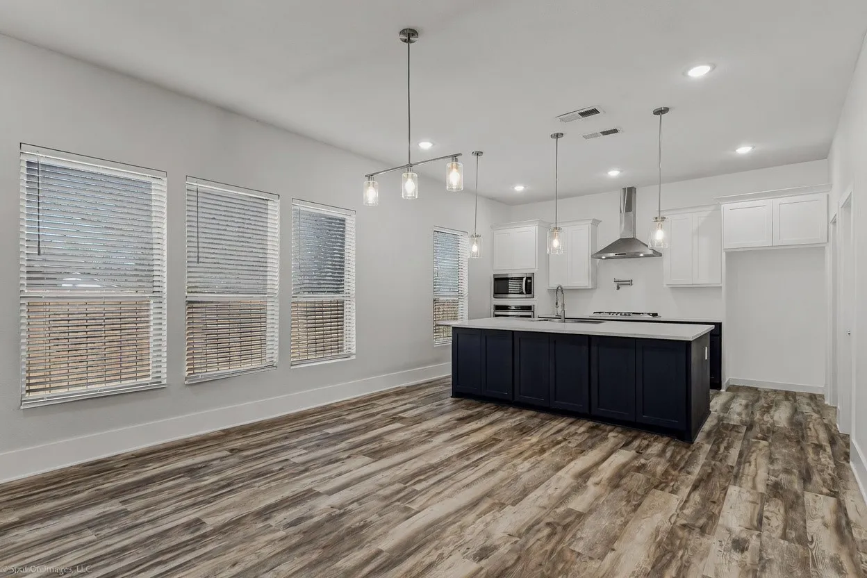 Single Family Residence For Sale in Kaufman County , 608 N Catherine Street, Terrell, Texas 75160, 3 Bedroom, 3 Bathroom, 1 Garage spaces, 2,206 Sqft, built in 2022, mls#21327945, Real Estate Agent in Terrell, Homes For Sale in Kaufman county, Homes For Sale in Terrell, Realtor in Terrell Texas, Real Estate Brokerage Independent Realty Texas, Luminita Cordes Realtor