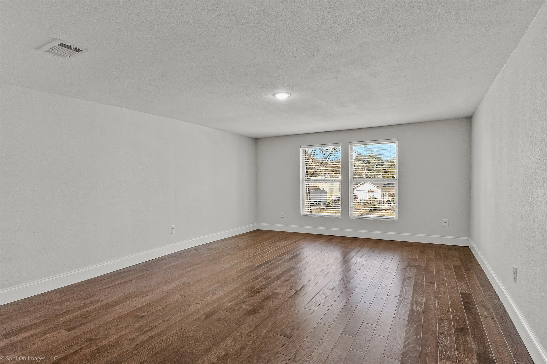 Single Family Residence For Sale in Kaufman County , 608 N Catherine Street, Terrell, Texas 75160, 3 Bedroom, 3 Bathroom, 1 Garage spaces, 2,206 Sqft, built in 2022, mls#21327945, Real Estate Agent in Terrell, Homes For Sale in Kaufman county, Homes For Sale in Terrell, Realtor in Terrell Texas, Real Estate Brokerage Independent Realty Texas, Luminita Cordes Realtor