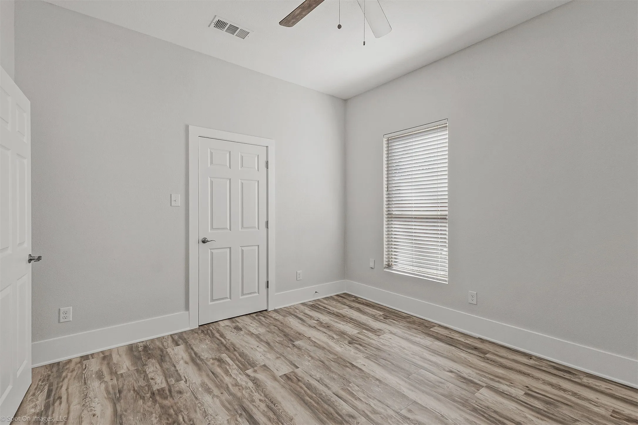 Single Family Residence For Sale in Kaufman County , 608 N Catherine Street, Terrell, Texas 75160, 3 Bedroom, 3 Bathroom, 1 Garage spaces, 2,206 Sqft, built in 2022, mls#21327945, Real Estate Agent in Terrell, Homes For Sale in Kaufman county, Homes For Sale in Terrell, Realtor in Terrell Texas, Real Estate Brokerage Independent Realty Texas, Luminita Cordes Realtor
