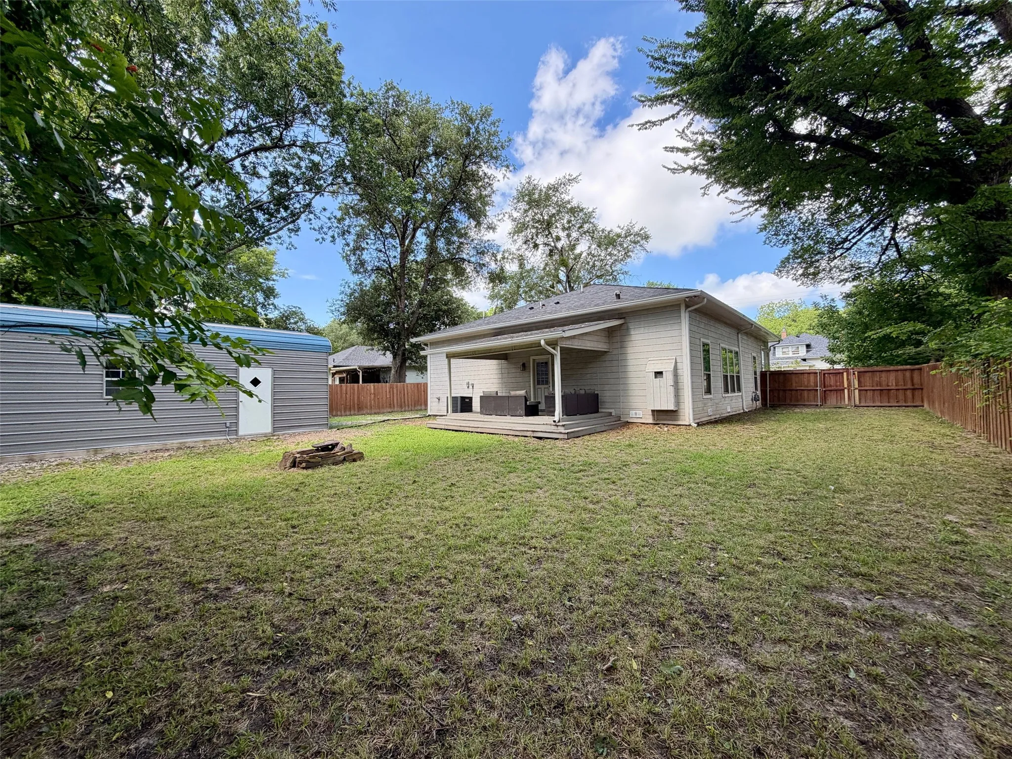 Single Family Residence For Sale in Kaufman County , 608 N Catherine Street, Terrell, Texas 75160, 3 Bedroom, 3 Bathroom, 1 Garage spaces, 2,206 Sqft, built in 2022, mls#21327945, Real Estate Agent in Terrell, Homes For Sale in Kaufman county, Homes For Sale in Terrell, Realtor in Terrell Texas, Real Estate Brokerage Independent Realty Texas, Luminita Cordes Realtor