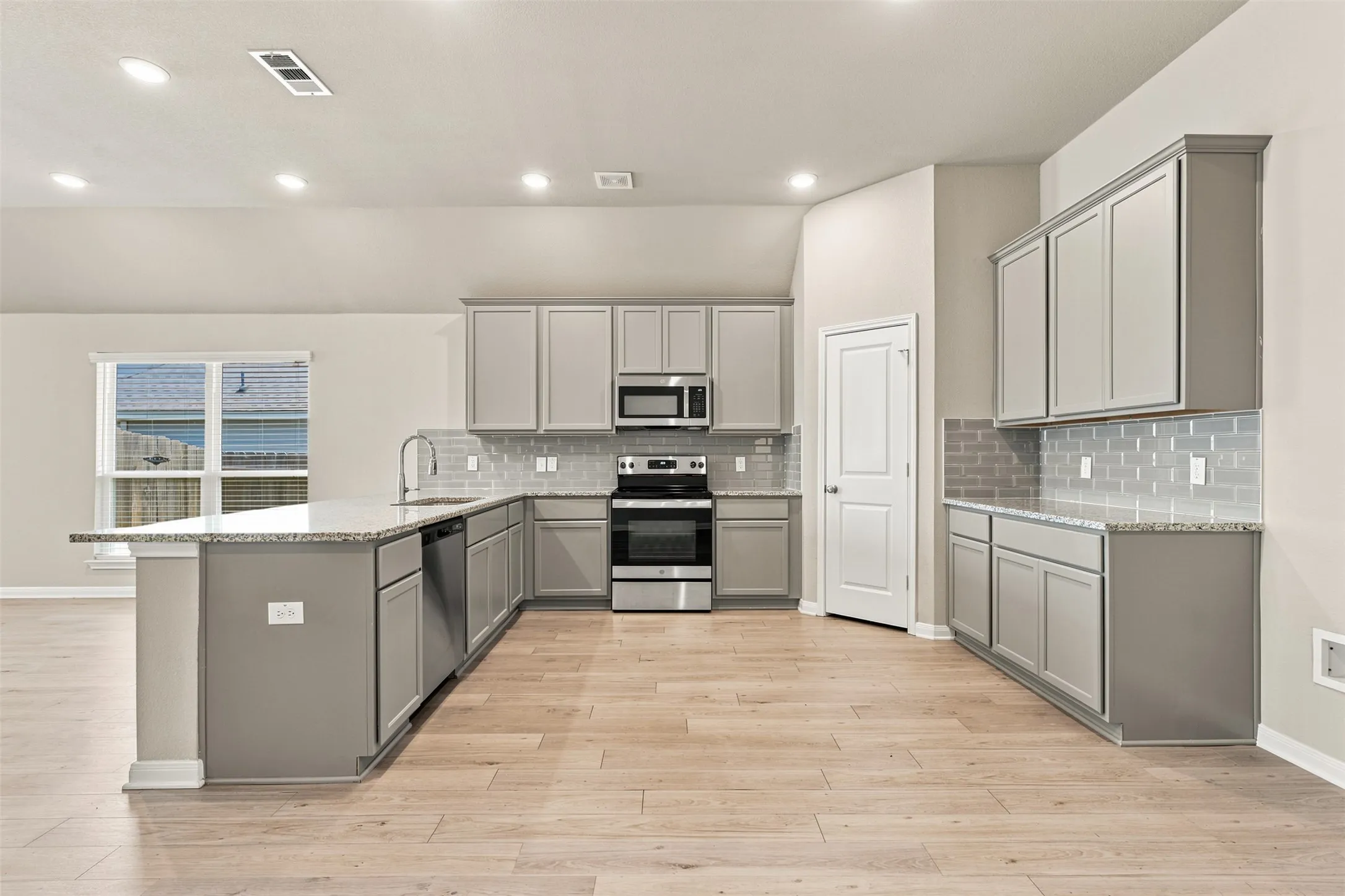 Single Family Residence For Sale in Mc Lennan County , 3228 Dottavio Road, Waco, Texas 76655, 4 Bedroom, 3 Bathroom, 2 Garage spaces, 2,121 Sqft, built in 2022, mls#21318610, Real Estate Agent in Waco, Homes For Sale in Mc Lennan county, Homes For Sale in Waco, Realtor in Waco Texas, Real Estate Brokerage Independent Realty Texas, Luminita Cordes Realtor