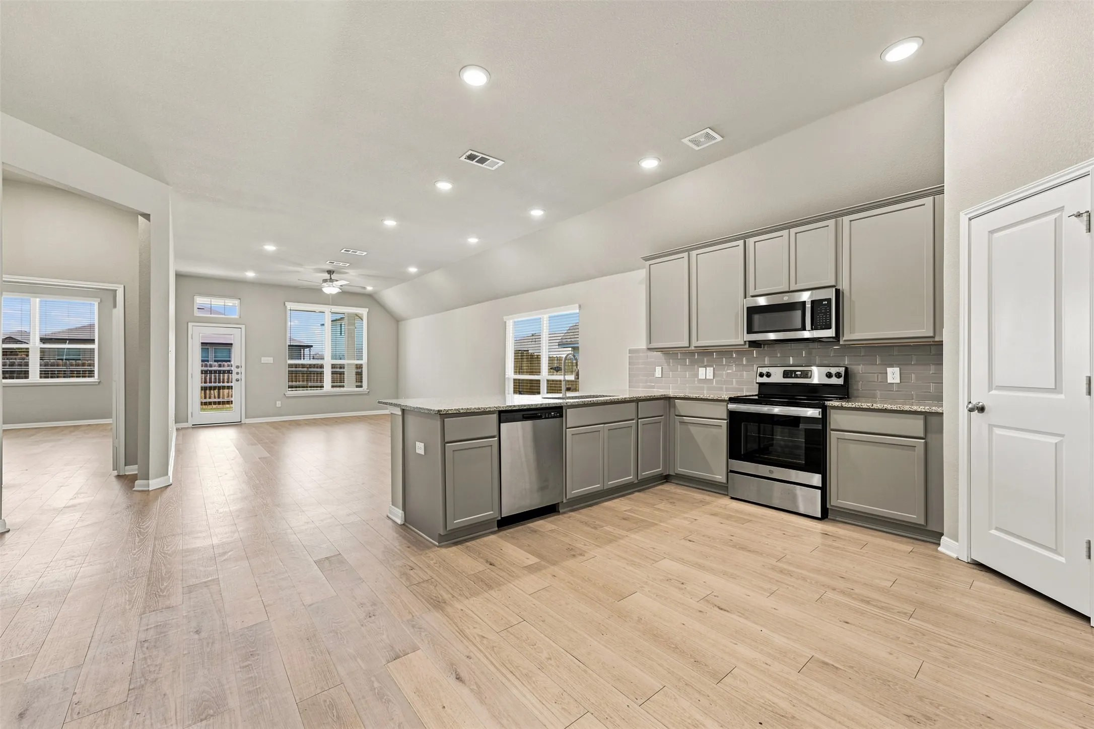 Single Family Residence For Sale in Mc Lennan County , 3228 Dottavio Road, Waco, Texas 76655, 4 Bedroom, 3 Bathroom, 2 Garage spaces, 2,121 Sqft, built in 2022, mls#21318610, Real Estate Agent in Waco, Homes For Sale in Mc Lennan county, Homes For Sale in Waco, Realtor in Waco Texas, Real Estate Brokerage Independent Realty Texas, Luminita Cordes Realtor