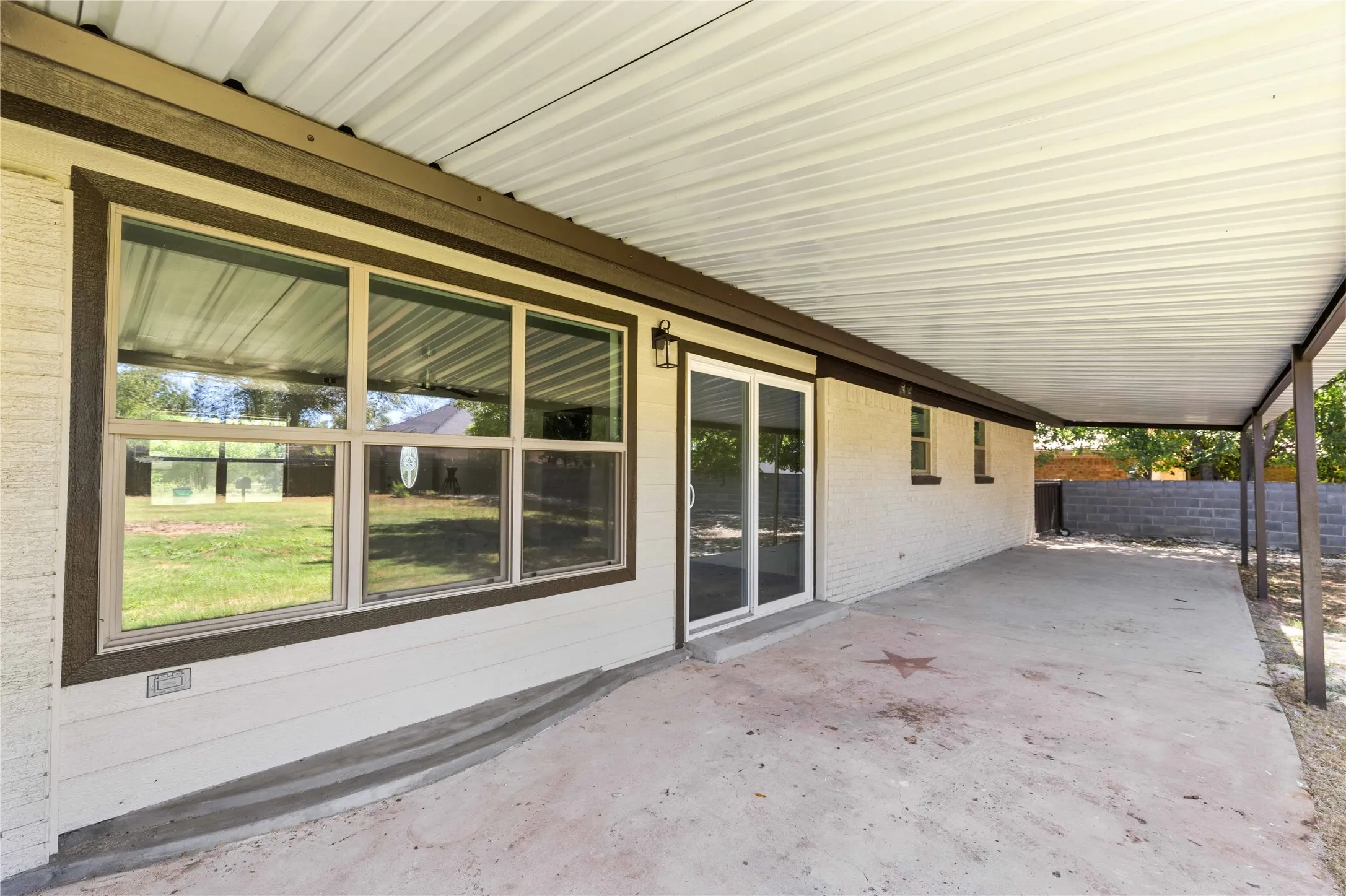 Single Family Residence For Sale in Coleman County , 809 W Liveoak Street, Coleman, Texas 76834, 3 Bedroom, 2 Bathroom, Garage spaces, 2,076 Sqft, built in 0, mls#21328201, Real Estate Agent in Coleman, Homes For Sale in Coleman county, Homes For Sale in Coleman, Realtor in Coleman Texas, Real Estate Brokerage Independent Realty Texas, Luminita Cordes Realtor