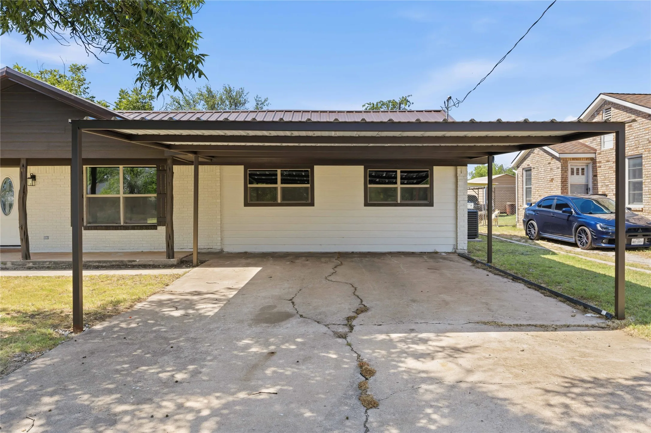Single Family Residence For Sale in Coleman County , 809 W Liveoak Street, Coleman, Texas 76834, 3 Bedroom, 2 Bathroom, Garage spaces, 2,076 Sqft, built in 0, mls#21328201, Real Estate Agent in Coleman, Homes For Sale in Coleman county, Homes For Sale in Coleman, Realtor in Coleman Texas, Real Estate Brokerage Independent Realty Texas, Luminita Cordes Realtor