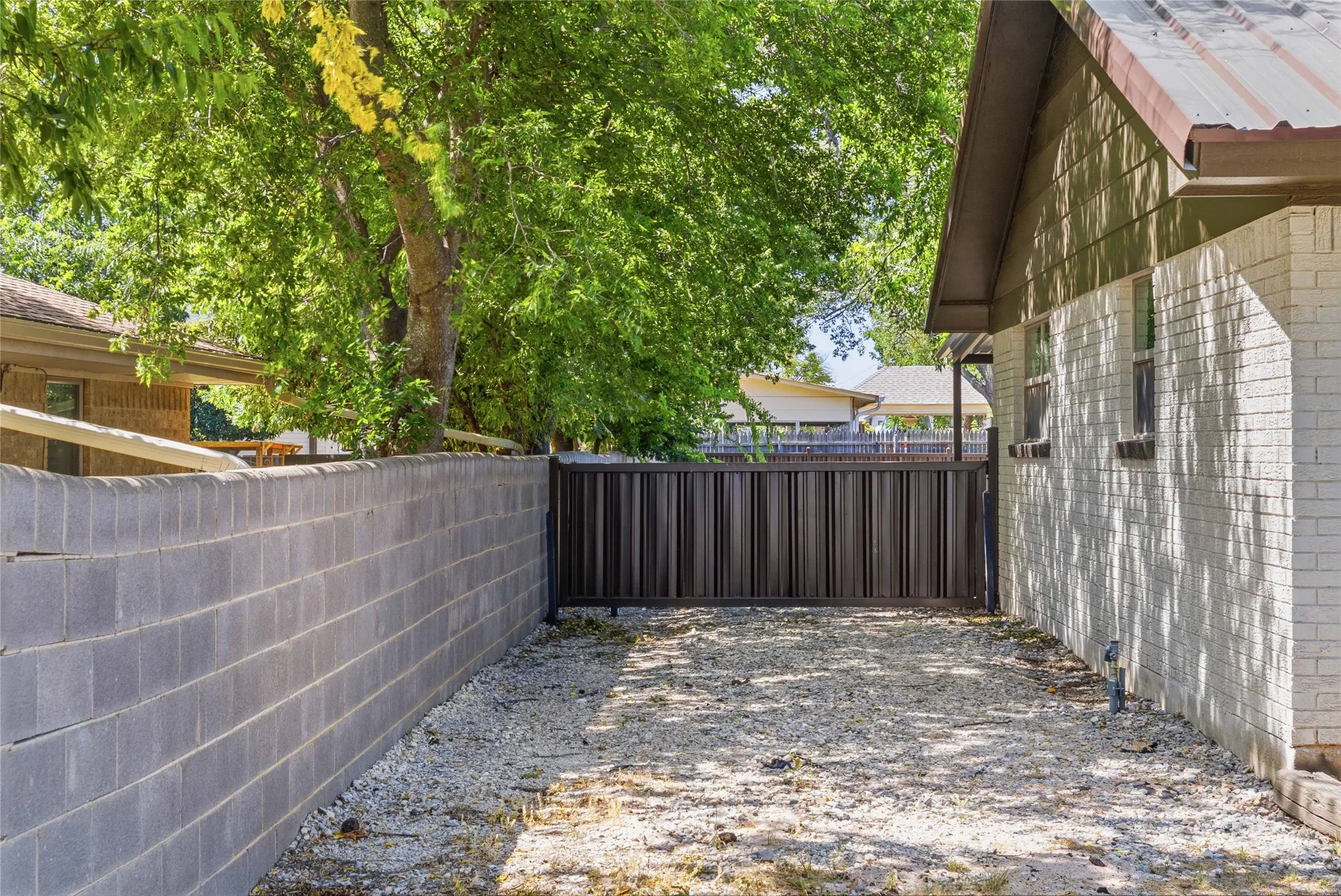 Single Family Residence For Sale in Coleman County , 809 W Liveoak Street, Coleman, Texas 76834, 3 Bedroom, 2 Bathroom, Garage spaces, 2,076 Sqft, built in 0, mls#21328201, Real Estate Agent in Coleman, Homes For Sale in Coleman county, Homes For Sale in Coleman, Realtor in Coleman Texas, Real Estate Brokerage Independent Realty Texas, Luminita Cordes Realtor