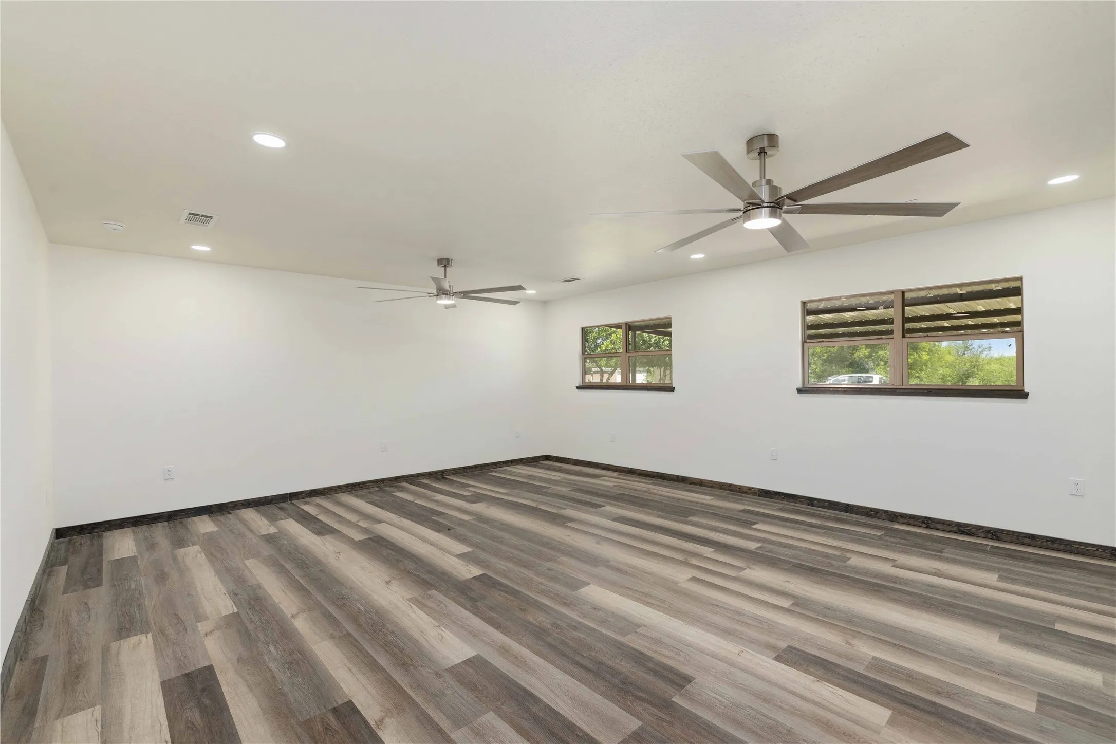 Single Family Residence For Sale in Coleman County , 809 W Liveoak Street, Coleman, Texas 76834, 3 Bedroom, 2 Bathroom, Garage spaces, 2,076 Sqft, built in 0, mls#21328201, Real Estate Agent in Coleman, Homes For Sale in Coleman county, Homes For Sale in Coleman, Realtor in Coleman Texas, Real Estate Brokerage Independent Realty Texas, Luminita Cordes Realtor