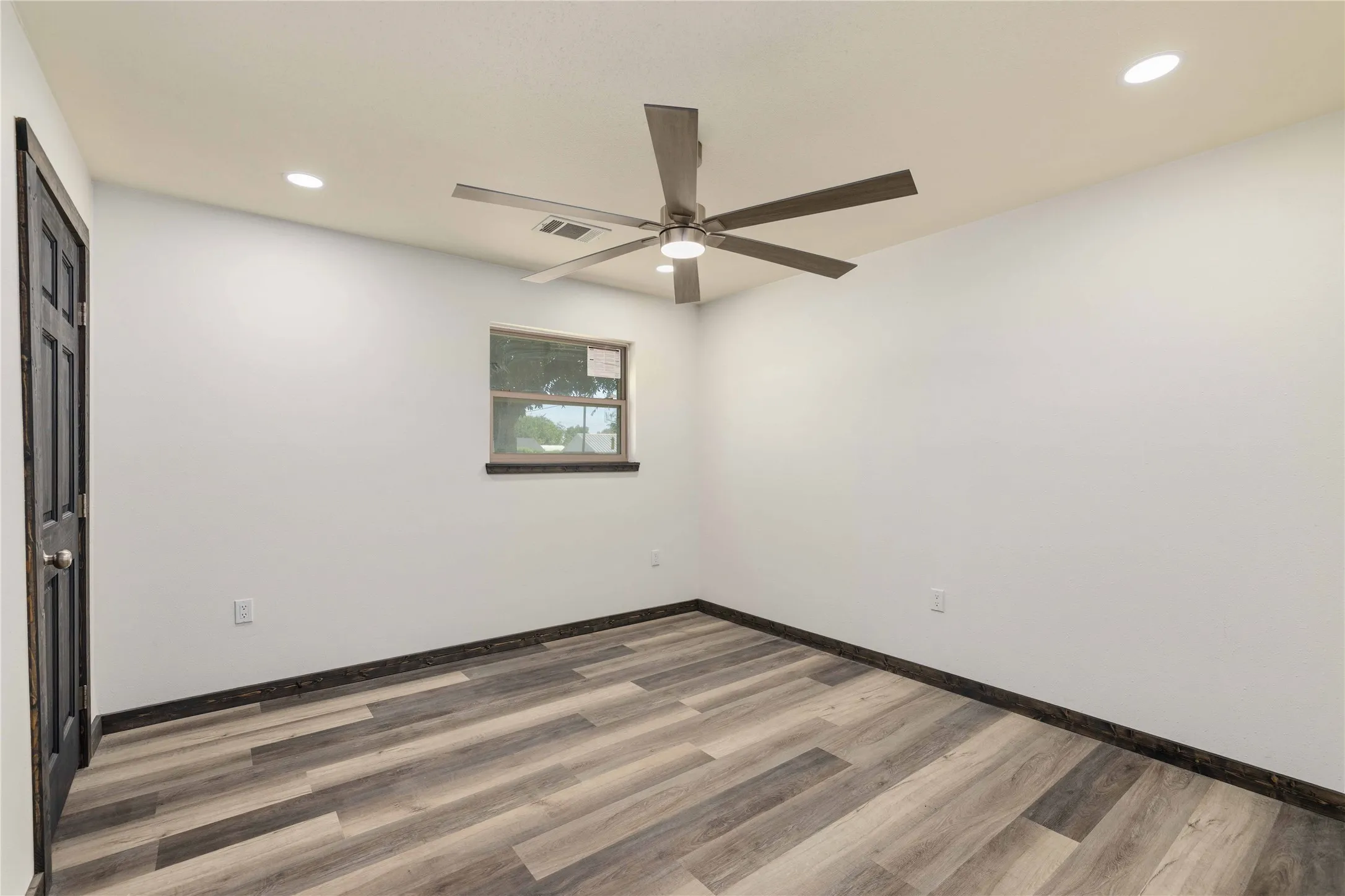 Single Family Residence For Sale in Coleman County , 809 W Liveoak Street, Coleman, Texas 76834, 3 Bedroom, 2 Bathroom, Garage spaces, 2,076 Sqft, built in 0, mls#21328201, Real Estate Agent in Coleman, Homes For Sale in Coleman county, Homes For Sale in Coleman, Realtor in Coleman Texas, Real Estate Brokerage Independent Realty Texas, Luminita Cordes Realtor