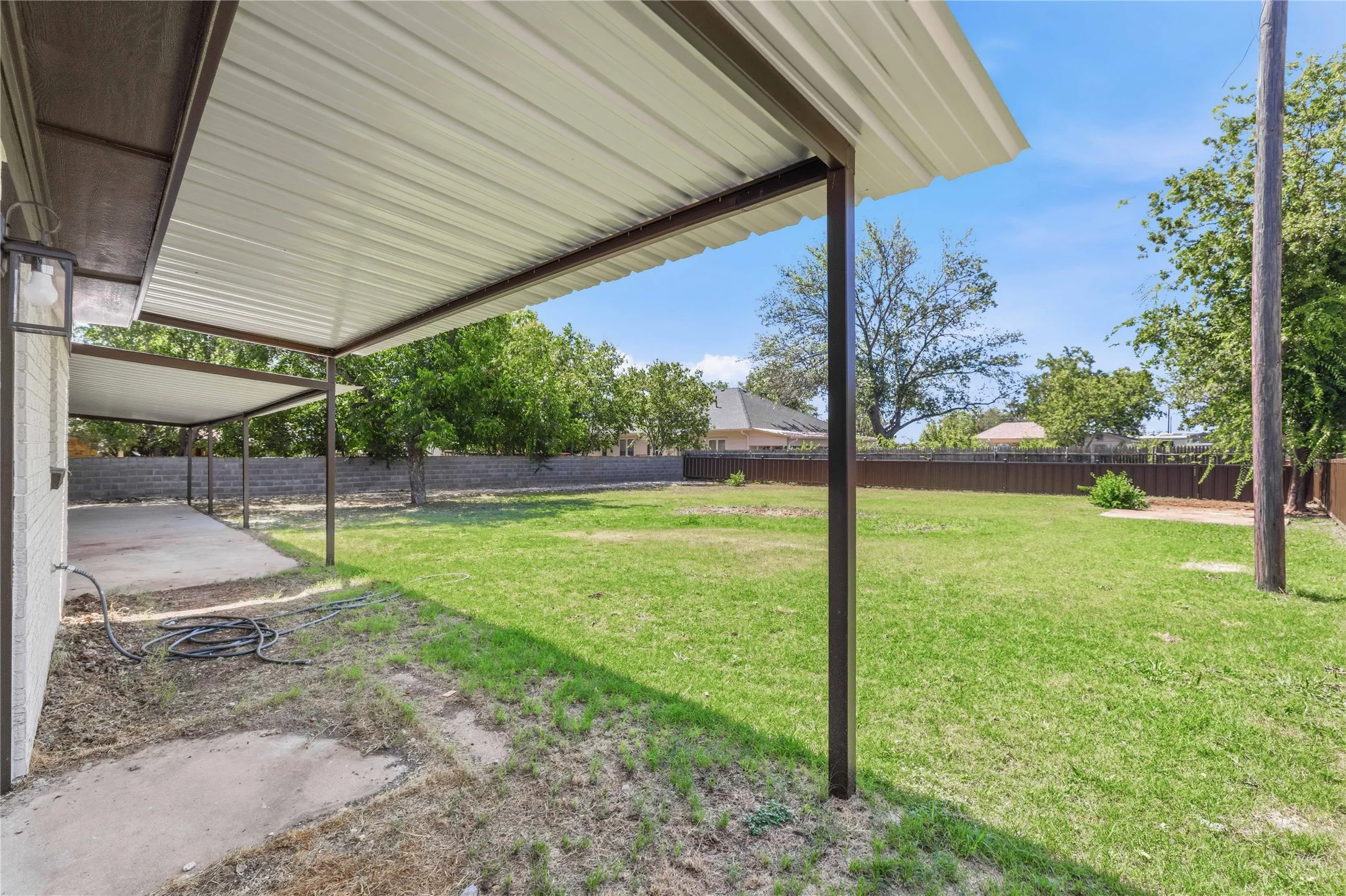Single Family Residence For Sale in Coleman County , 809 W Liveoak Street, Coleman, Texas 76834, 3 Bedroom, 2 Bathroom, Garage spaces, 2,076 Sqft, built in 0, mls#21328201, Real Estate Agent in Coleman, Homes For Sale in Coleman county, Homes For Sale in Coleman, Realtor in Coleman Texas, Real Estate Brokerage Independent Realty Texas, Luminita Cordes Realtor