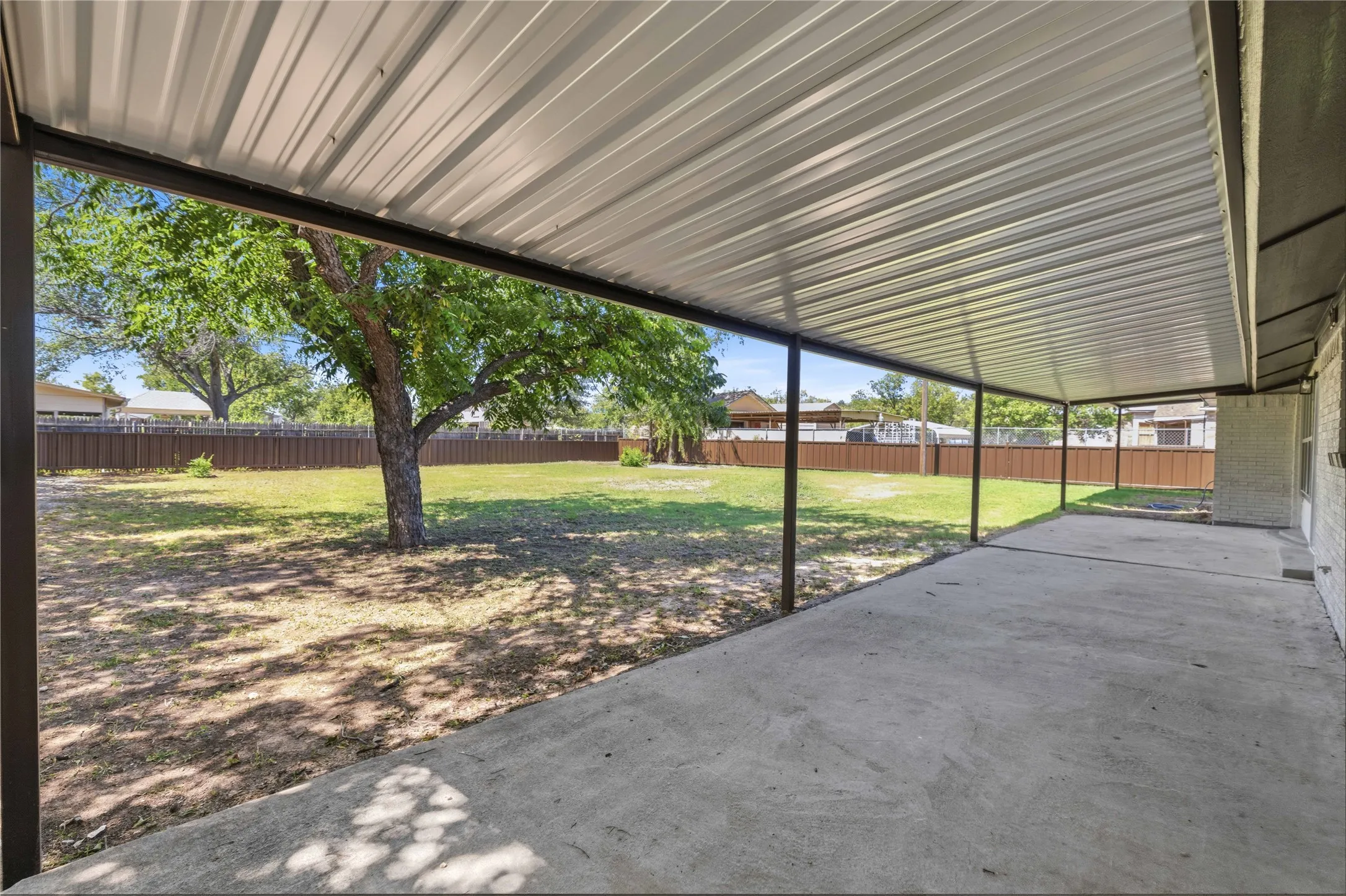 Single Family Residence For Sale in Coleman County , 809 W Liveoak Street, Coleman, Texas 76834, 3 Bedroom, 2 Bathroom, Garage spaces, 2,076 Sqft, built in 0, mls#21328201, Real Estate Agent in Coleman, Homes For Sale in Coleman county, Homes For Sale in Coleman, Realtor in Coleman Texas, Real Estate Brokerage Independent Realty Texas, Luminita Cordes Realtor