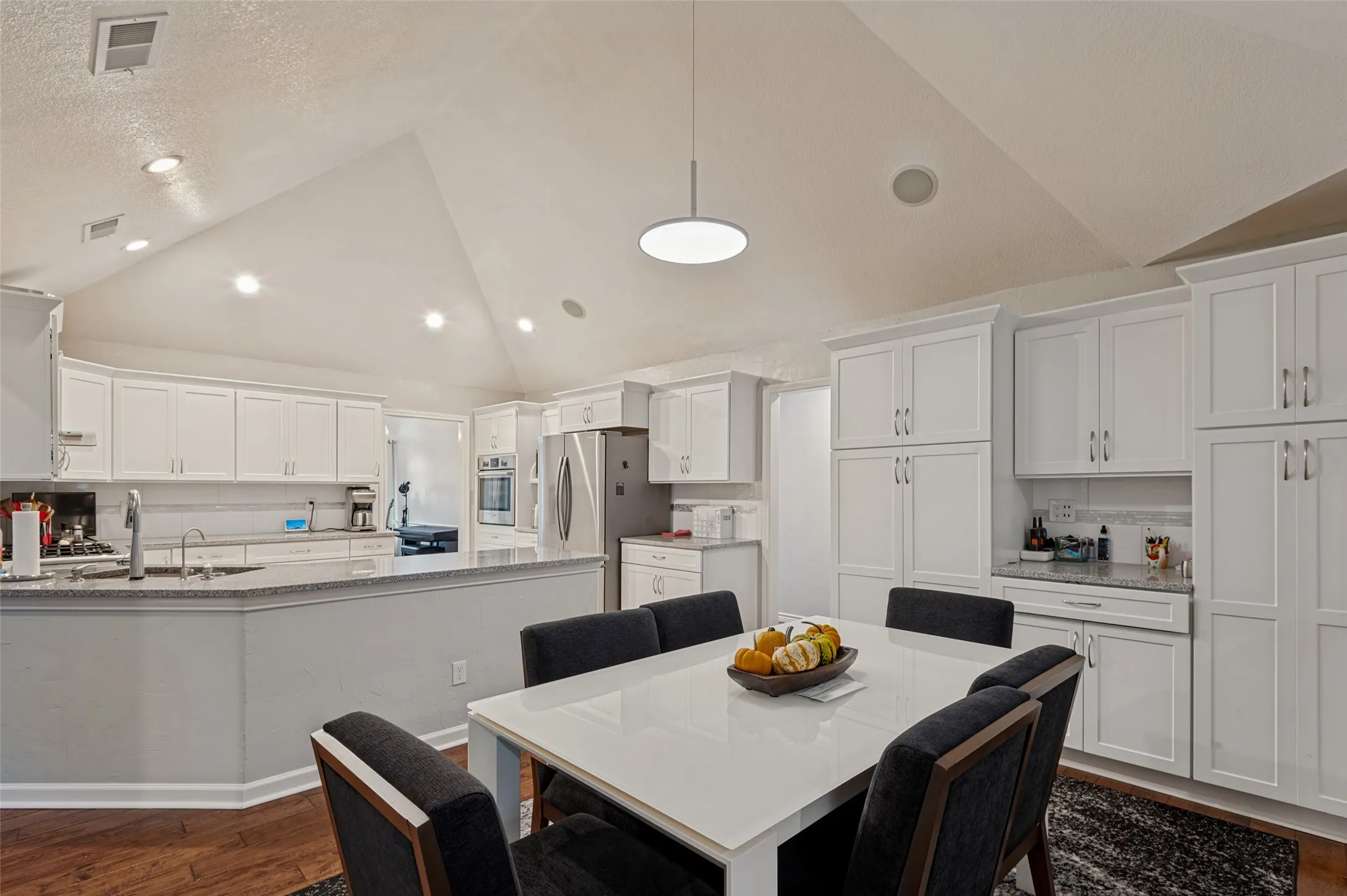 Single Family Residence For Sale in Tarrant County , 2708 Monarch Drive, Arlington, Texas 76006, 3 Bedroom, 3 Bathroom, 4 Garage spaces, 3,005 Sqft, built in 1986, mls#21328219, Real Estate Agent in Arlington, Homes For Sale in Tarrant county, Homes For Sale in Arlington, Realtor in Arlington Texas, Real Estate Brokerage Independent Realty Texas, Luminita Cordes Realtor