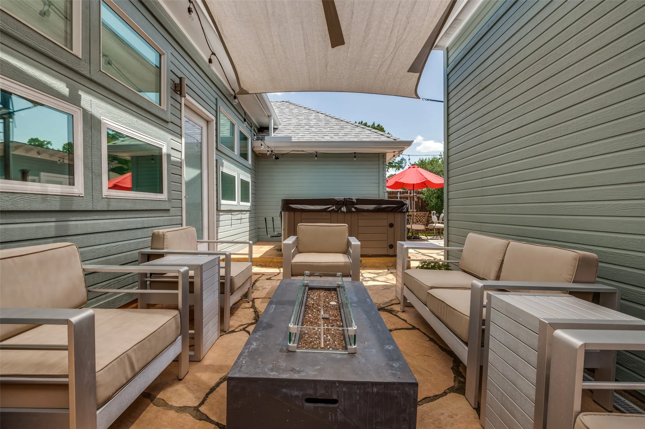 Shaded Patio w/ Hot Tub
