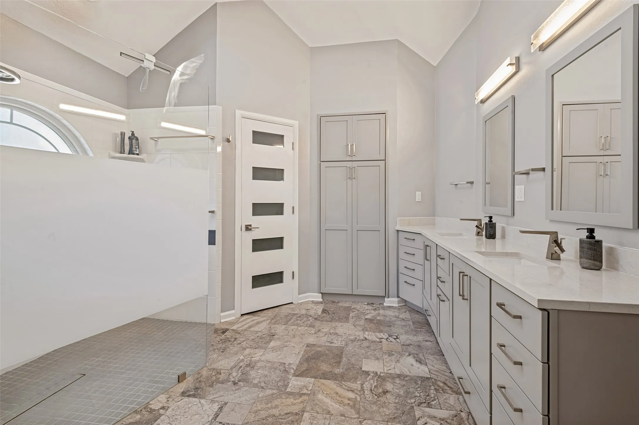 Single Family Residence For Sale in Tarrant County , 2708 Monarch Drive, Arlington, Texas 76006, 3 Bedroom, 3 Bathroom, 4 Garage spaces, 3,005 Sqft, built in 1986, mls#21328219, Real Estate Agent in Arlington, Homes For Sale in Tarrant county, Homes For Sale in Arlington, Realtor in Arlington Texas, Real Estate Brokerage Independent Realty Texas, Luminita Cordes Realtor