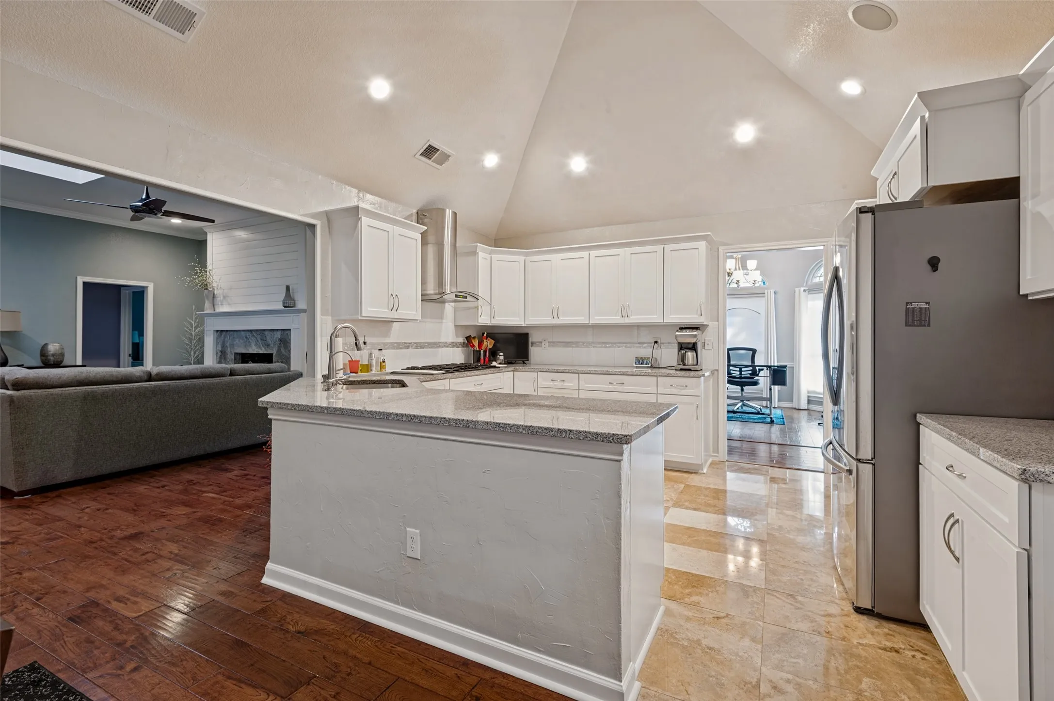Single Family Residence For Sale in Tarrant County , 2708 Monarch Drive, Arlington, Texas 76006, 3 Bedroom, 3 Bathroom, 4 Garage spaces, 3,005 Sqft, built in 1986, mls#21328219, Real Estate Agent in Arlington, Homes For Sale in Tarrant county, Homes For Sale in Arlington, Realtor in Arlington Texas, Real Estate Brokerage Independent Realty Texas, Luminita Cordes Realtor