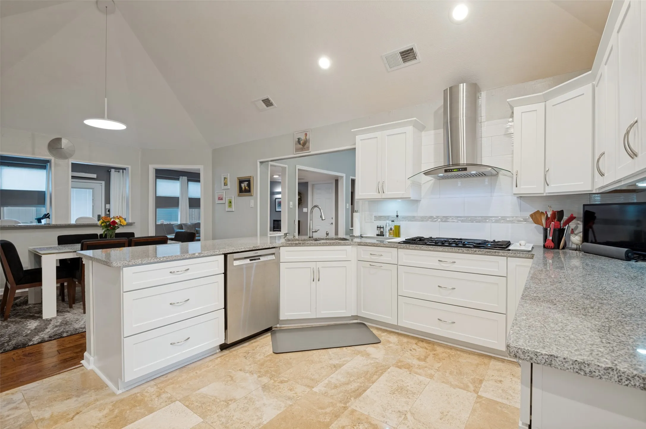 Single Family Residence For Sale in Tarrant County , 2708 Monarch Drive, Arlington, Texas 76006, 3 Bedroom, 3 Bathroom, 4 Garage spaces, 3,005 Sqft, built in 1986, mls#21328219, Real Estate Agent in Arlington, Homes For Sale in Tarrant county, Homes For Sale in Arlington, Realtor in Arlington Texas, Real Estate Brokerage Independent Realty Texas, Luminita Cordes Realtor