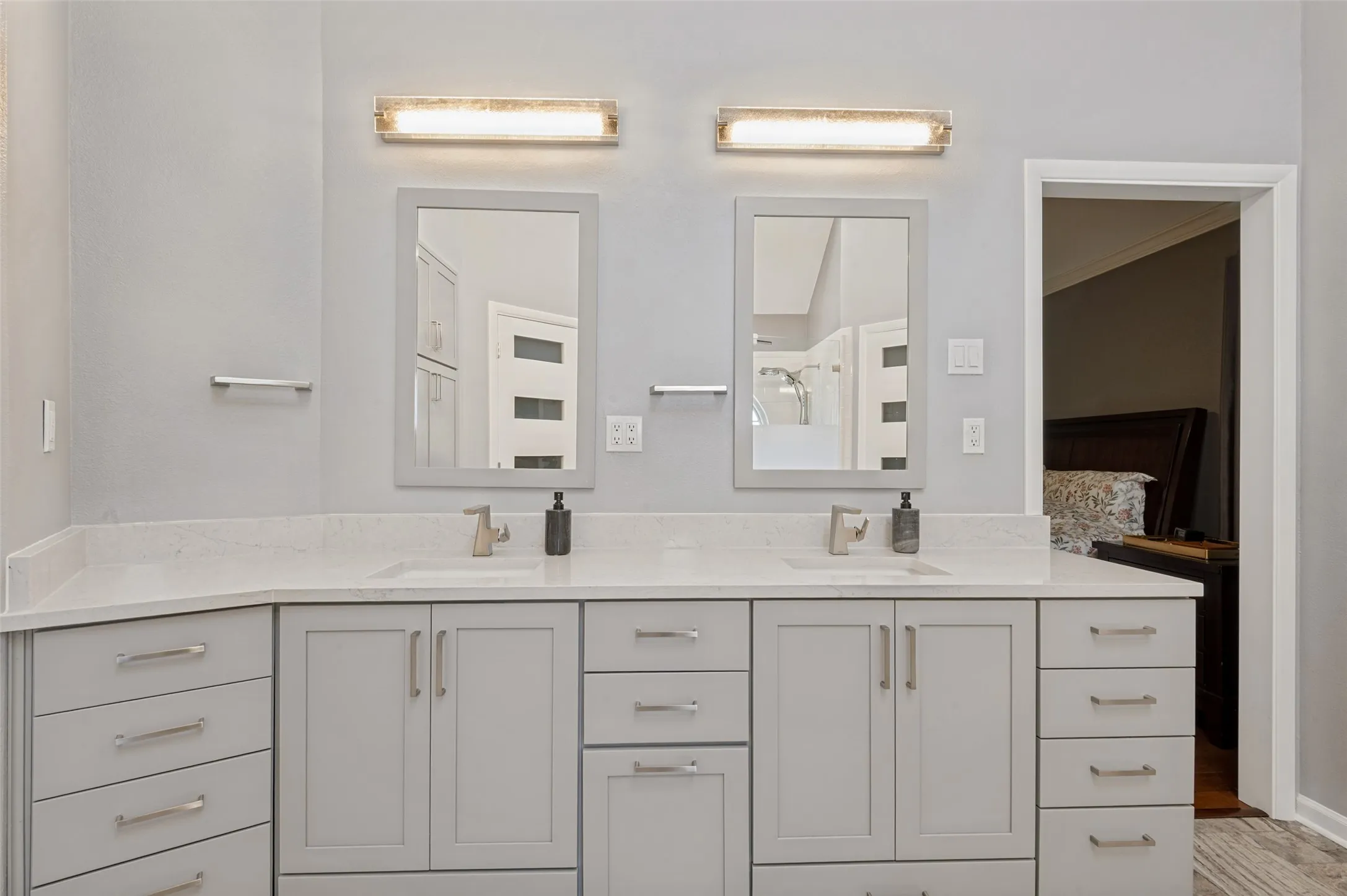 Single Family Residence For Sale in Tarrant County , 2708 Monarch Drive, Arlington, Texas 76006, 3 Bedroom, 3 Bathroom, 4 Garage spaces, 3,005 Sqft, built in 1986, mls#21328219, Real Estate Agent in Arlington, Homes For Sale in Tarrant county, Homes For Sale in Arlington, Realtor in Arlington Texas, Real Estate Brokerage Independent Realty Texas, Luminita Cordes Realtor